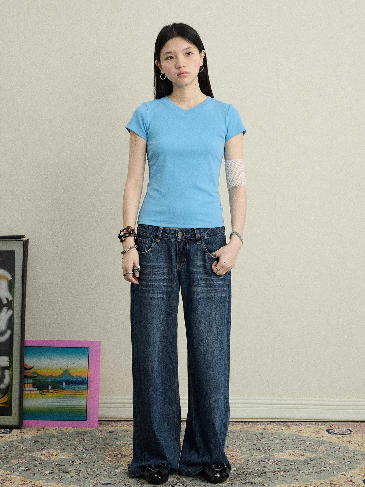 Achihara Jelly V-Neck Stretch Tee