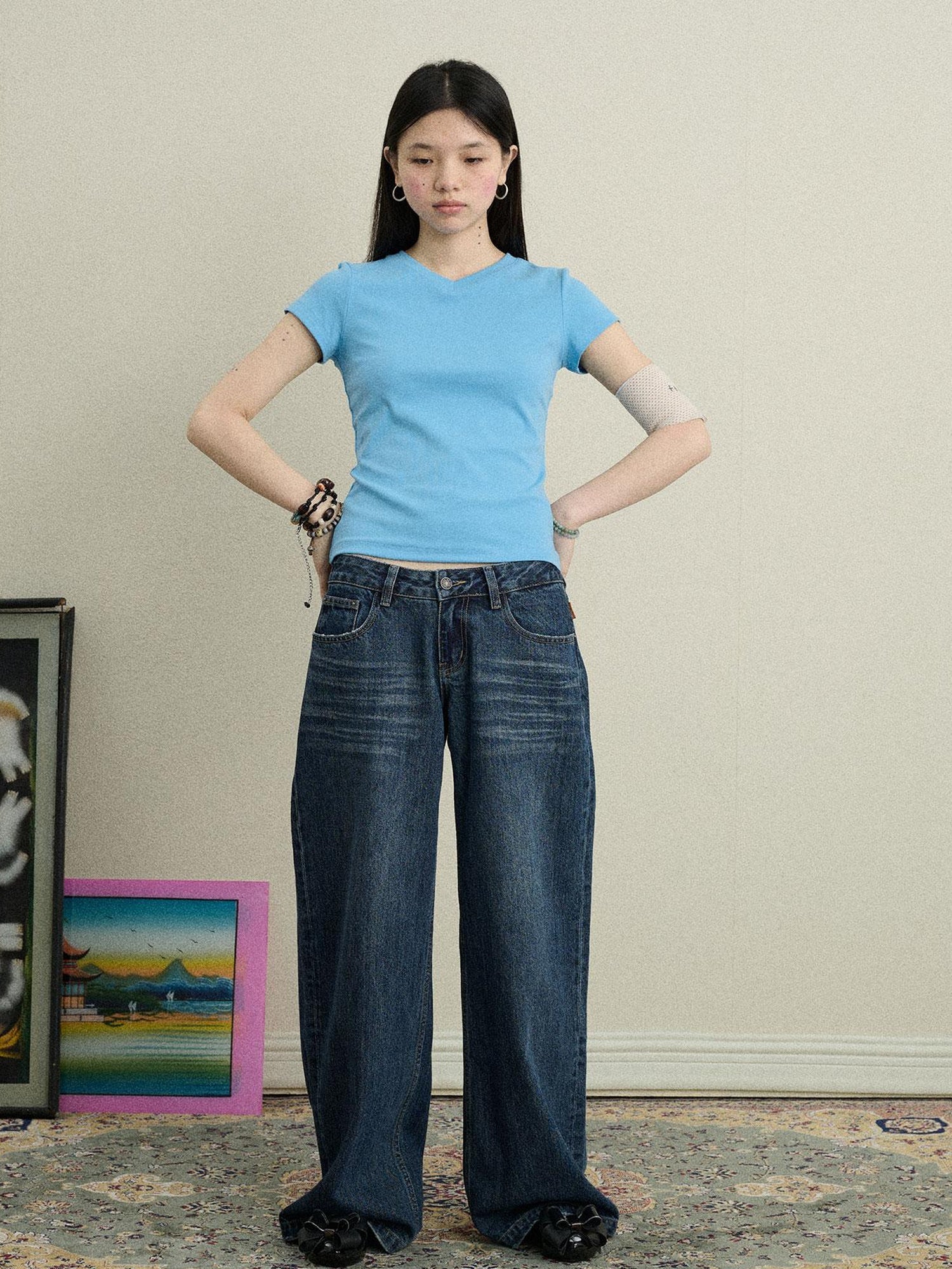 Achihara Jelly V-Neck Stretch Tee