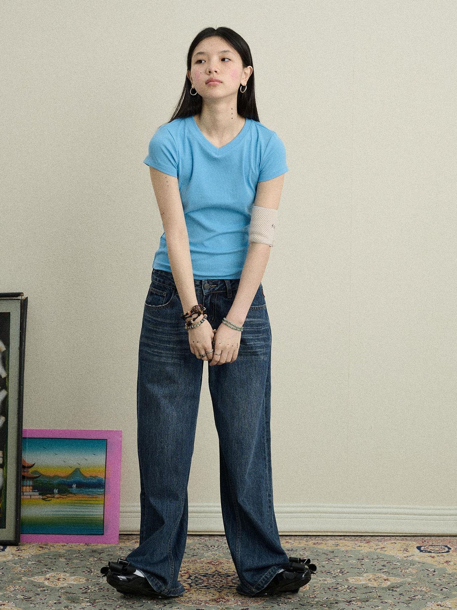 Achihara Jelly V-Neck Stretch Tee