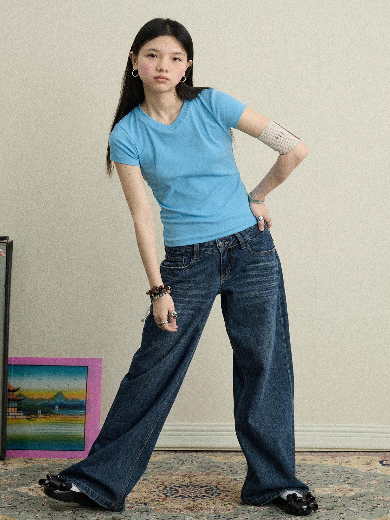 Achihara Jelly V-Neck Stretch Tee