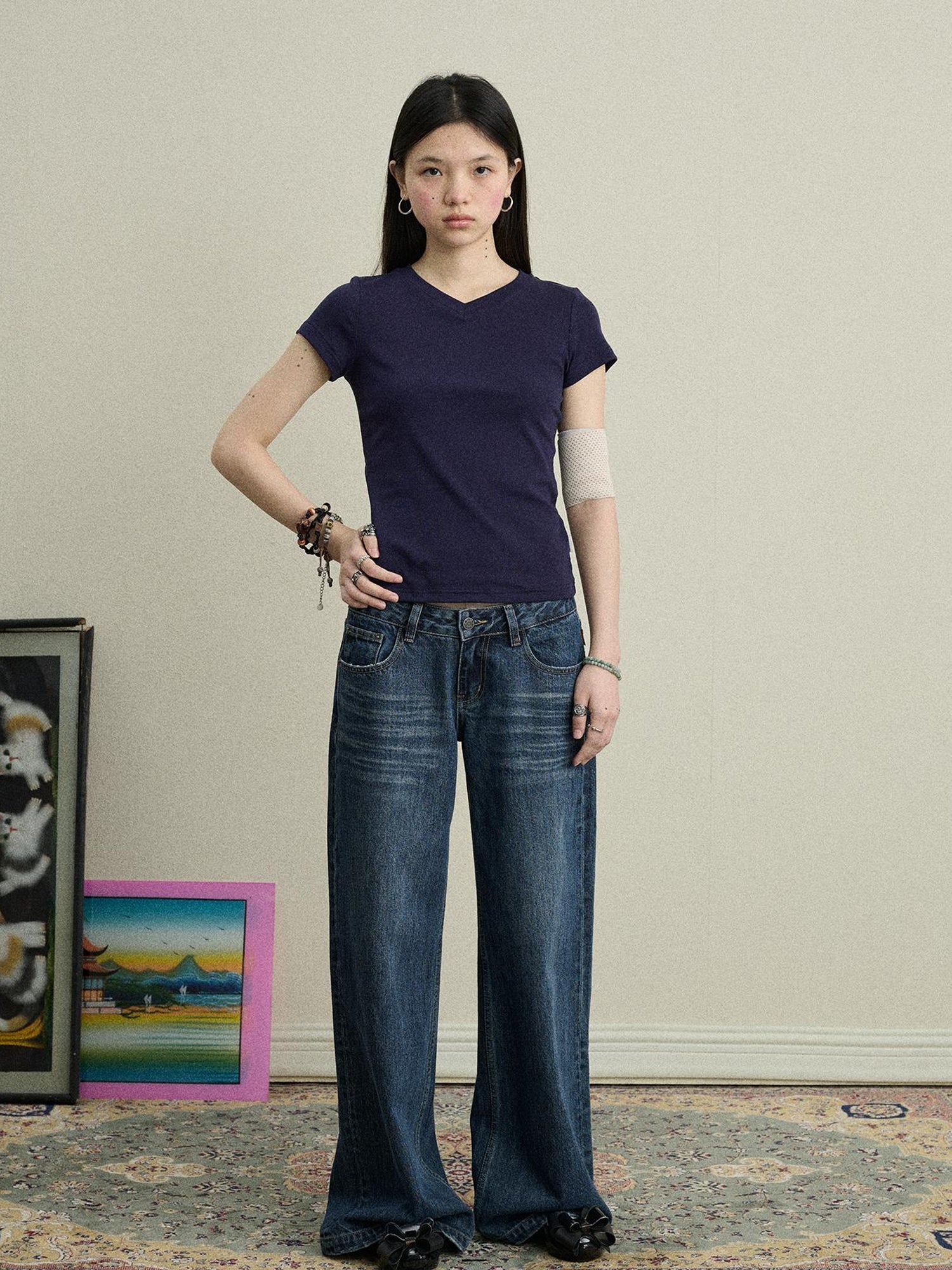 Achihara Jelly V-Neck Stretch Tee