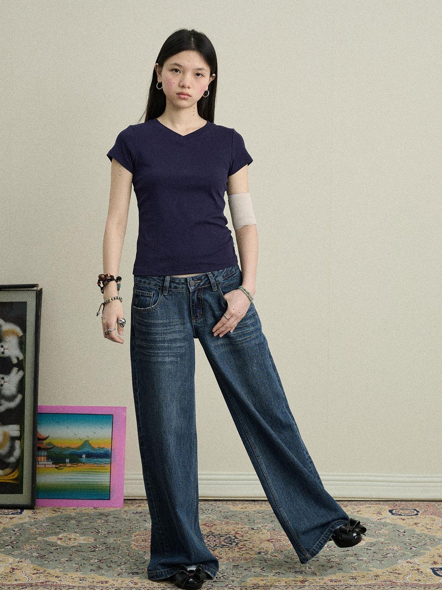 Achihara Jelly V-Neck Stretch Tee