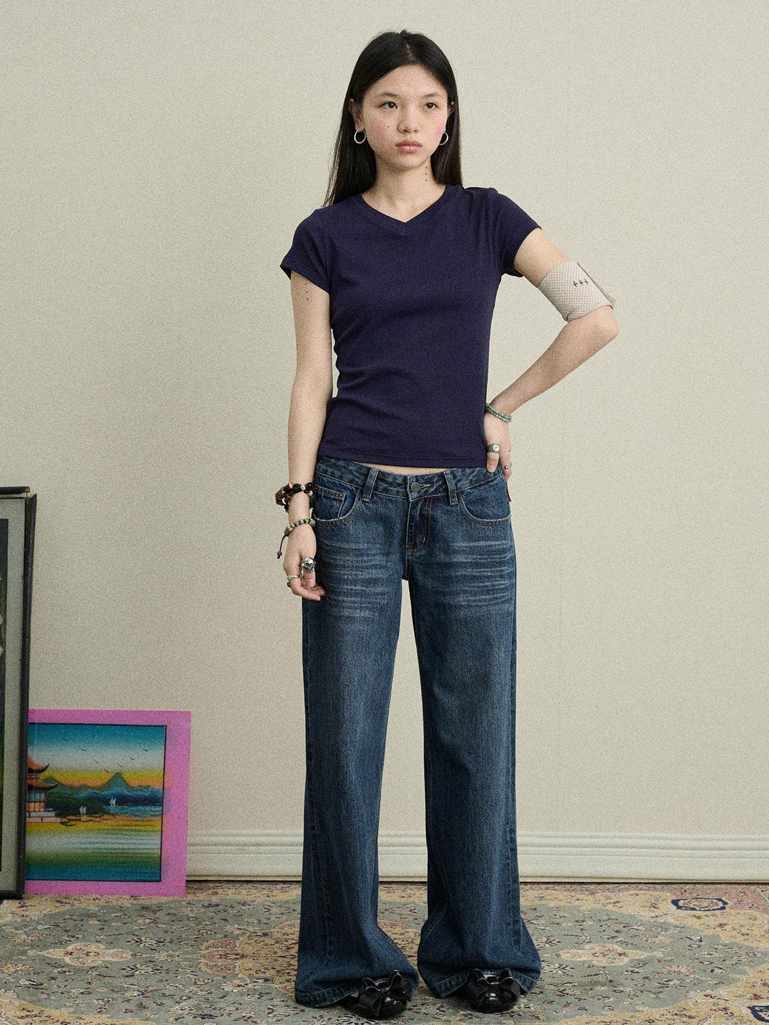Achihara Jelly V-Neck Stretch Tee