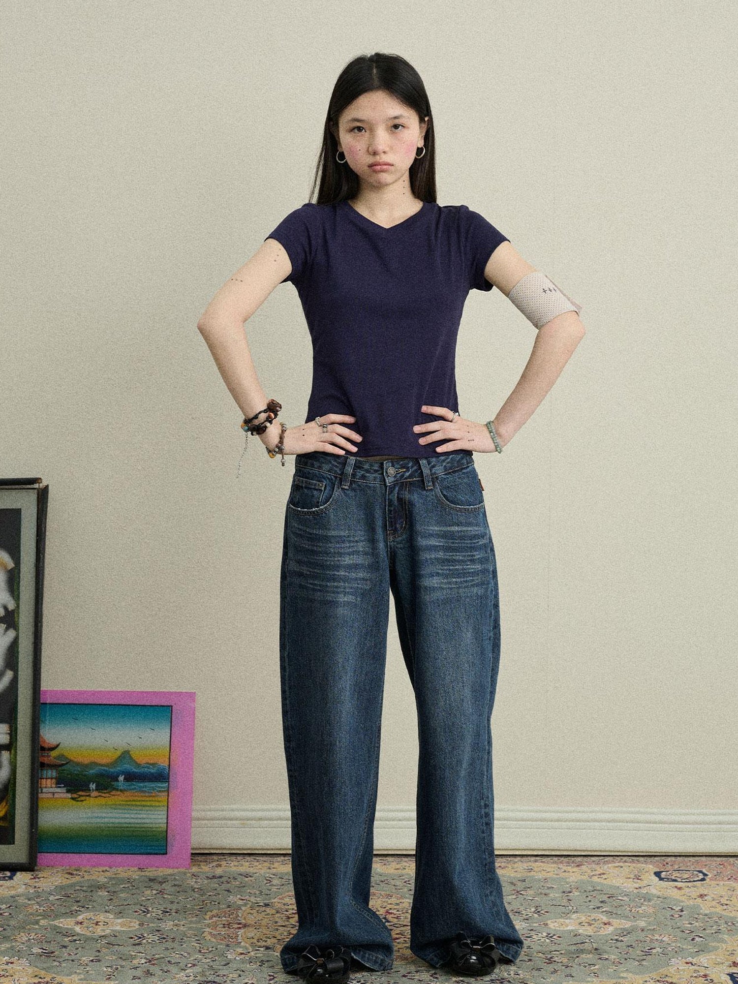 Achihara Jelly V-Neck Stretch Tee
