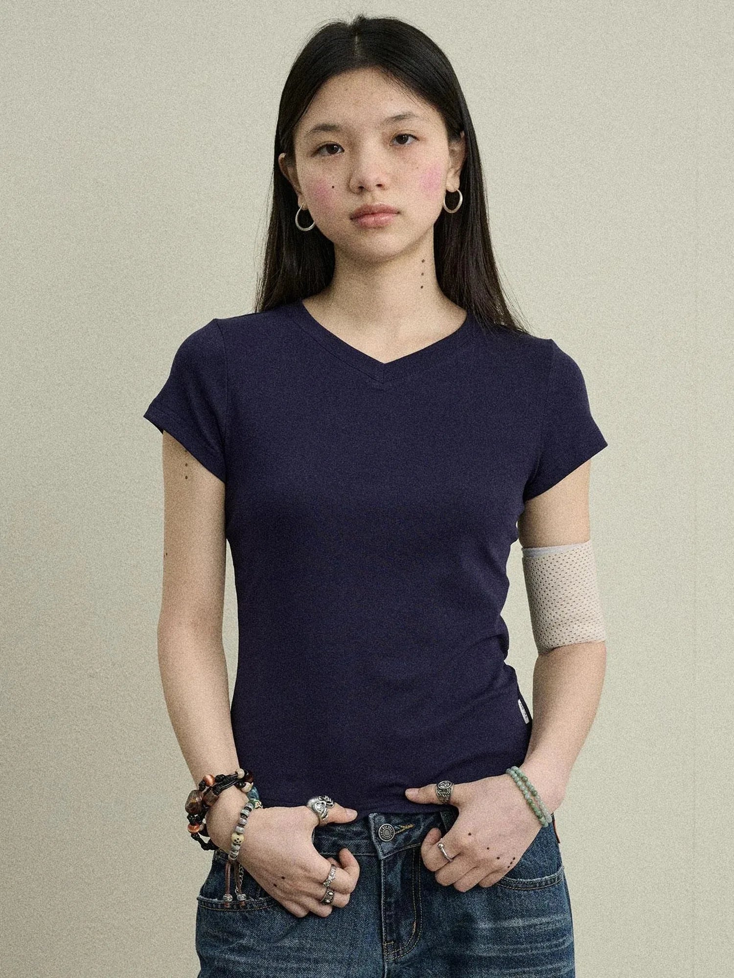 Jelly V-Neck Stretch Tee