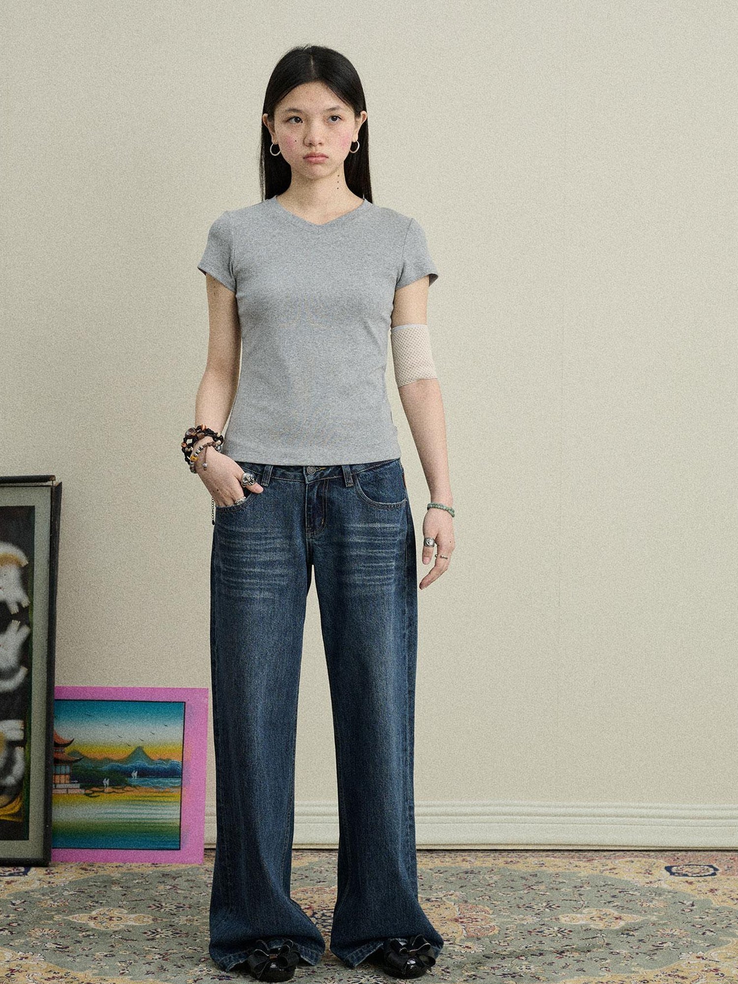 Achihara Jelly V-Neck Stretch Tee