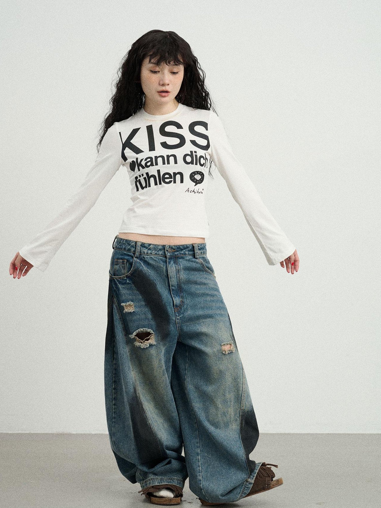 Achihara Kiss Fish German Print Slim Fit Tee