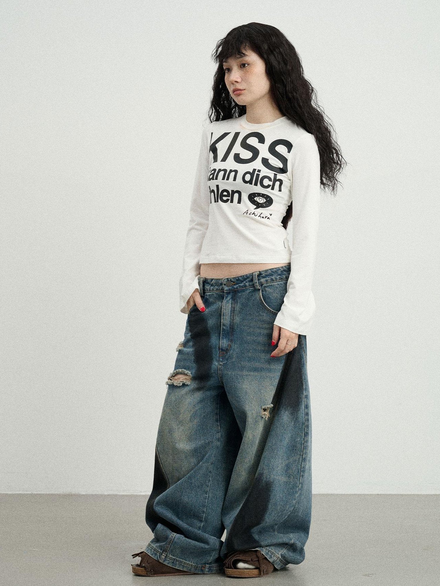 Achihara Kiss Fish German Print Slim Fit Tee