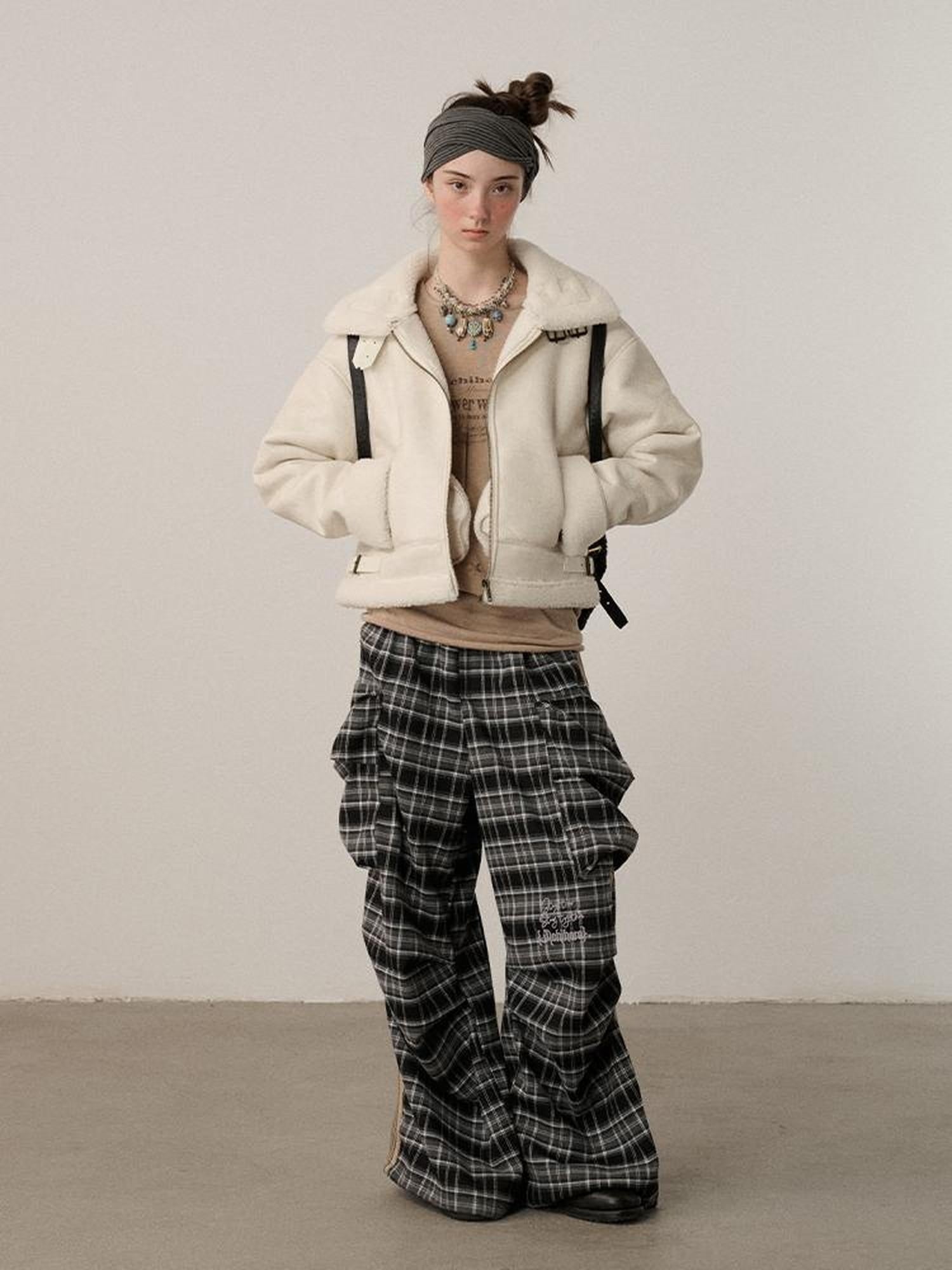 Achihara Lightweight Polyester Blend Fold Detail Short Straight Commuter Women Zip Jacket