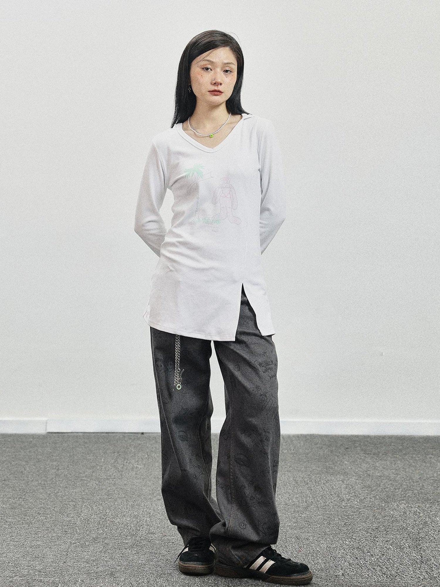 Achihara Peter Rabbit V-Neck Hooded Slim Fit Tee
