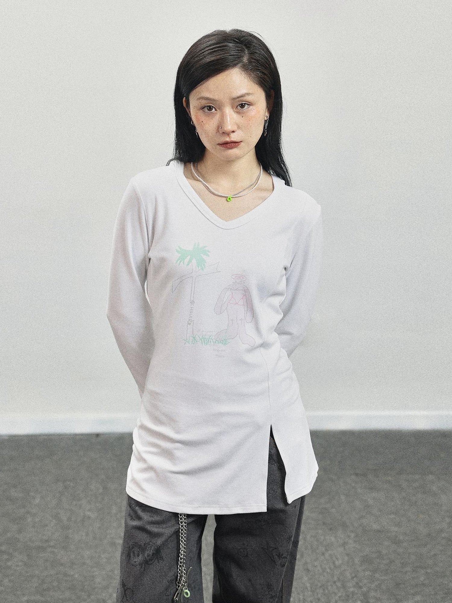 Achihara Peter Rabbit V-Neck Hooded Slim Fit Tee