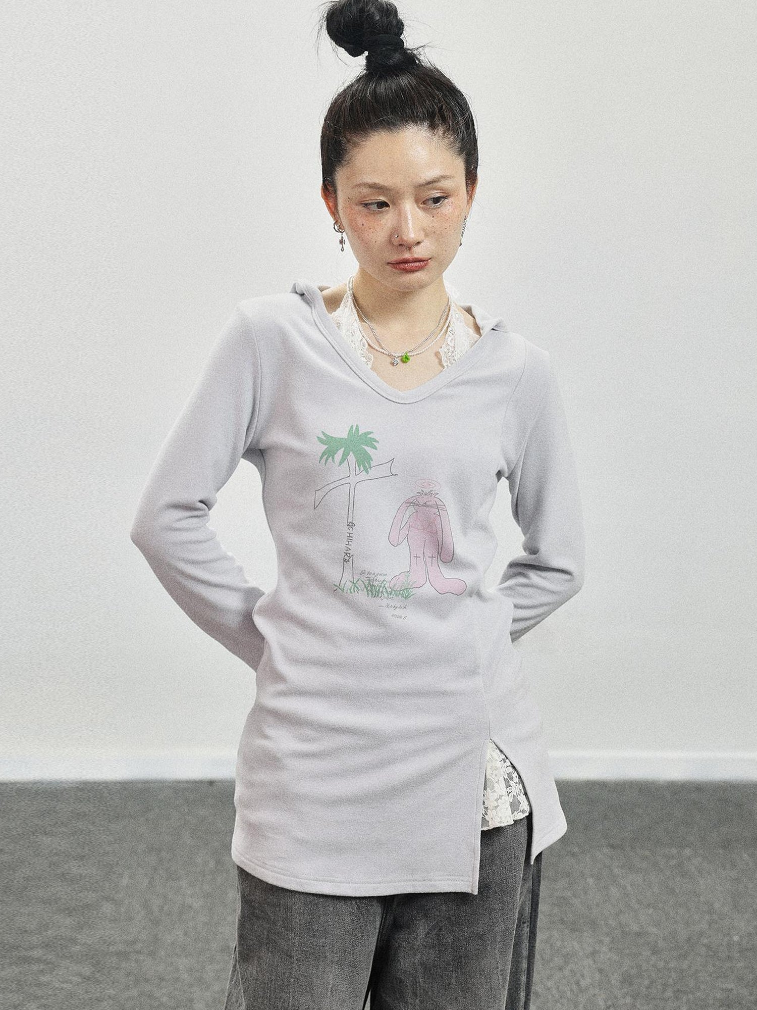 Achihara Peter Rabbit V-Neck Hooded Slim Fit Tee