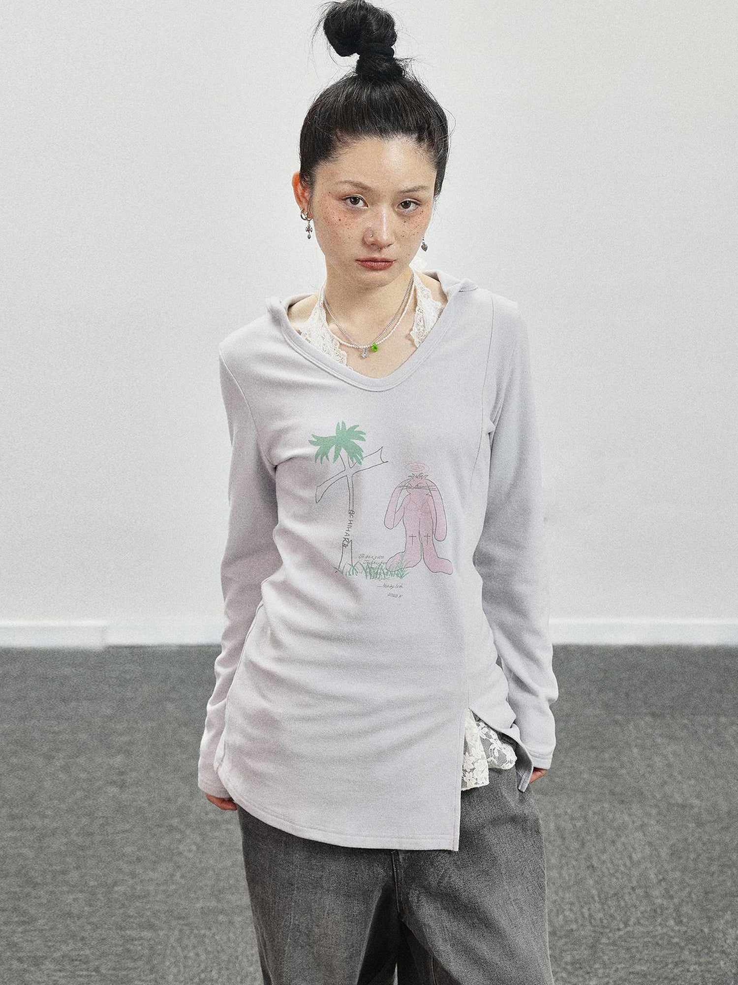 Achihara Peter Rabbit V-Neck Hooded Slim Fit Tee