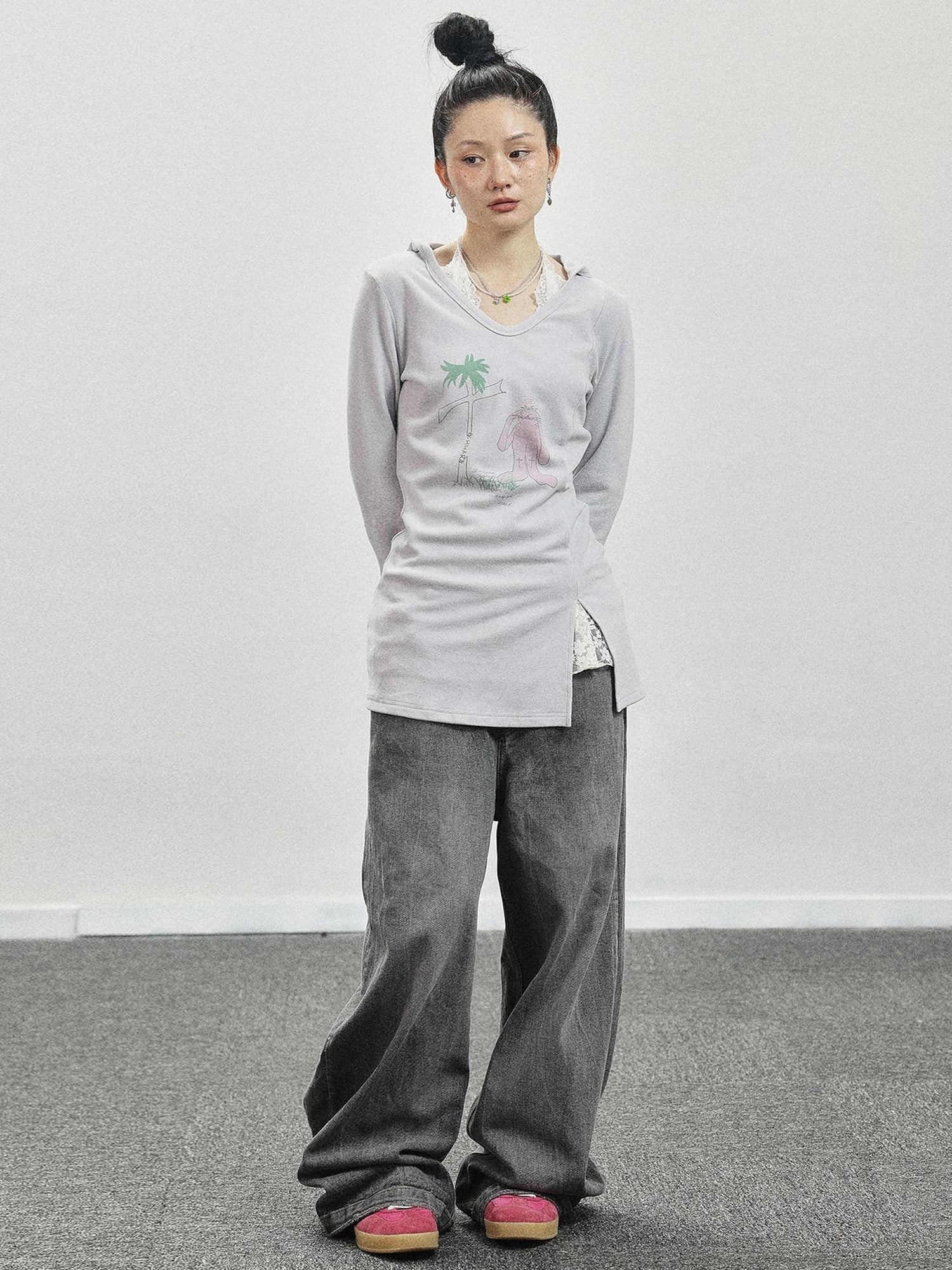 Achihara Peter Rabbit V-Neck Hooded Slim Fit Tee
