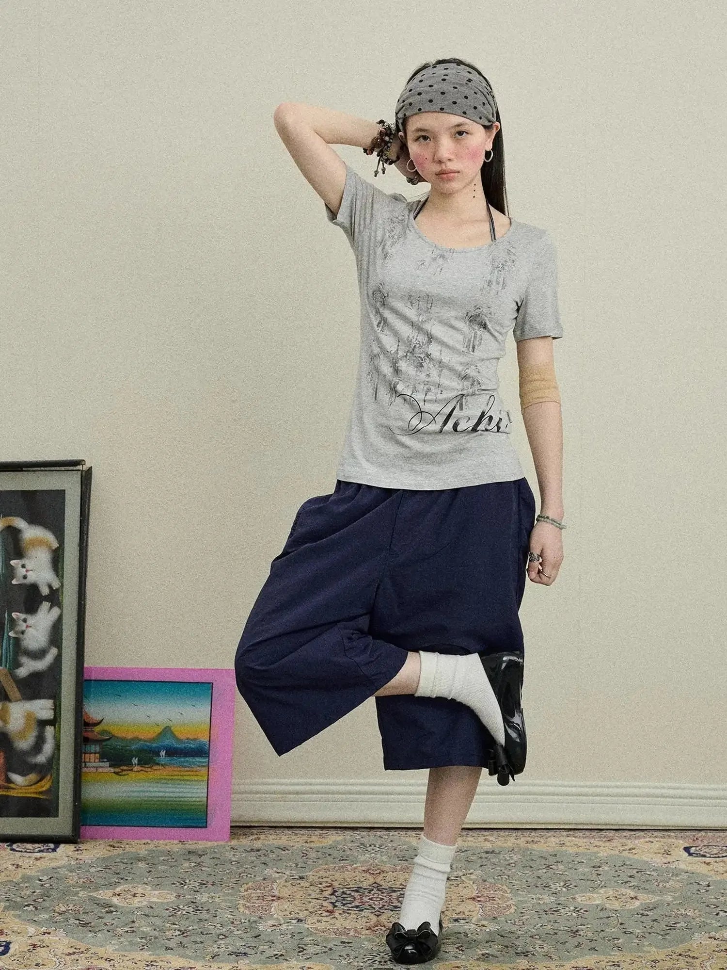 Romanesque Print Tee V-neck T-shirt Long-Sleeve
