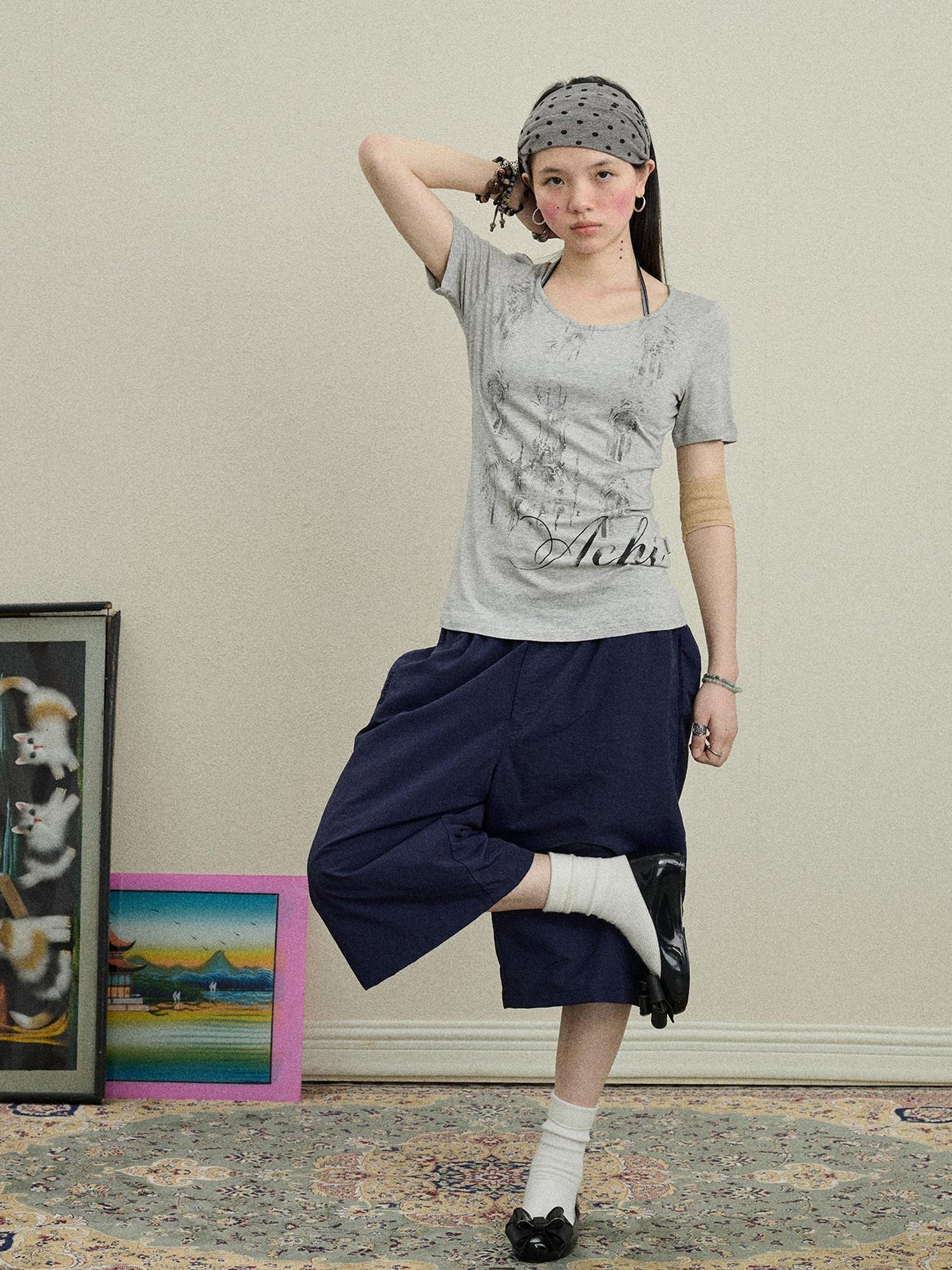 Achihara Romanesque Print Tee V-neck T-shirt Long-Sleeve