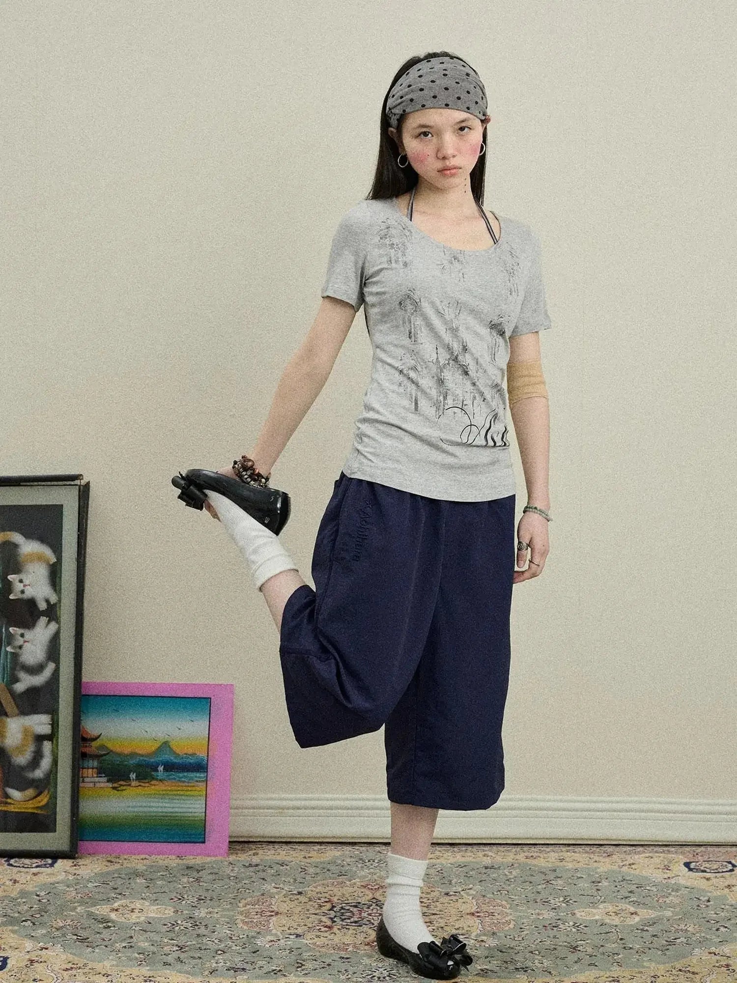 Romanesque Print Tee V-neck T-shirt Long-Sleeve