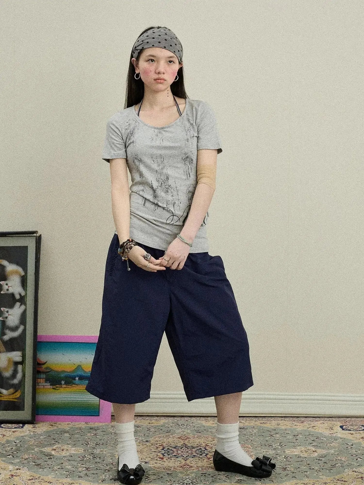 Romanesque Print Tee V-neck T-shirt Long-Sleeve