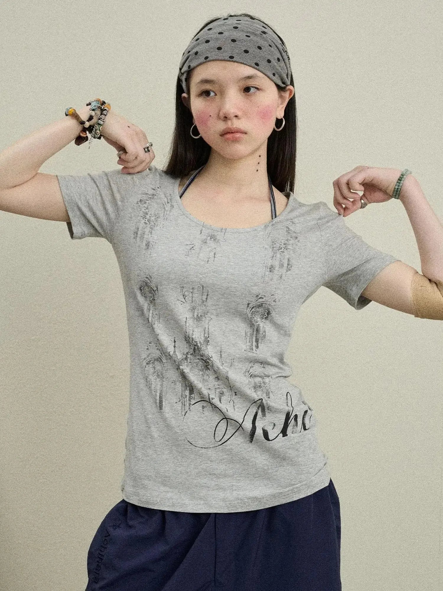 Romanesque Print Tee V-neck T-shirt Long-Sleeve