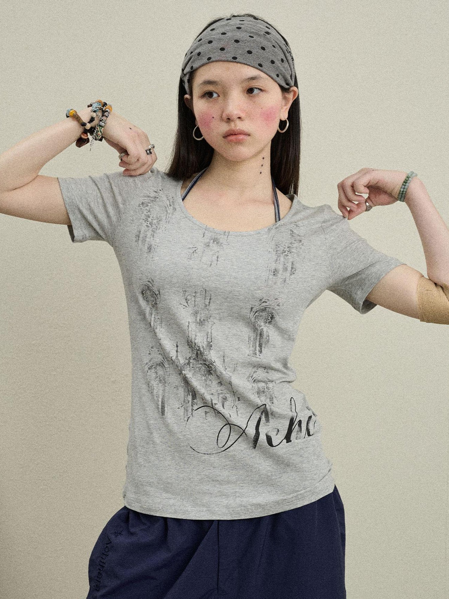 Achihara Romanesque Print Tee V-neck T-shirt Long-Sleeve
