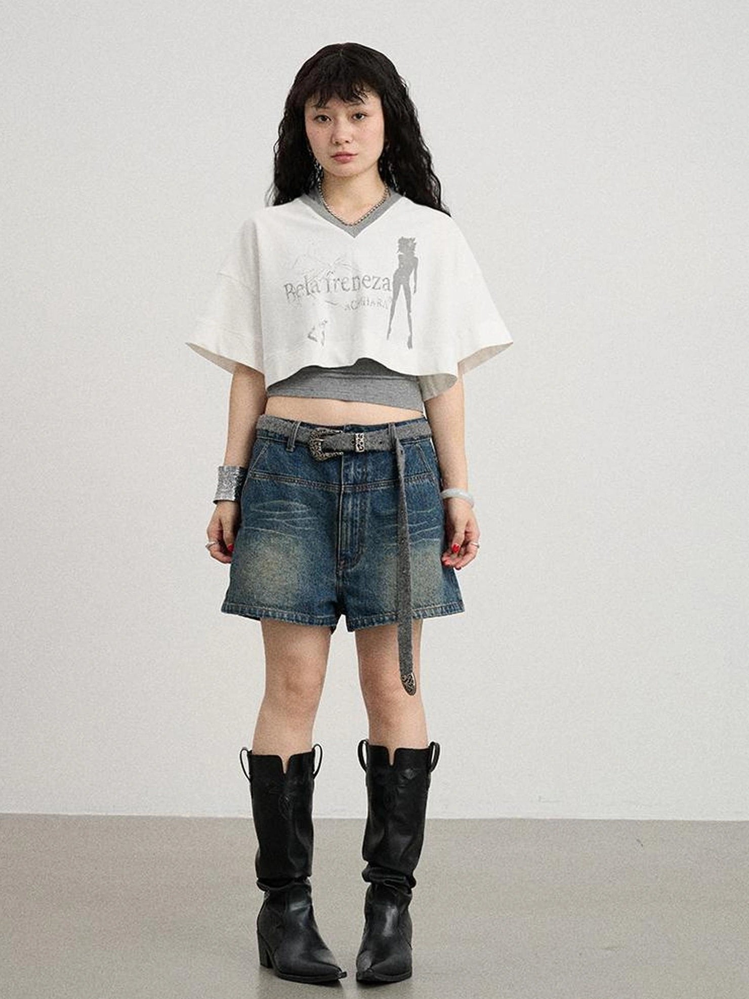 Achihara Soft Cotton Spandex Cropped V Neck Short Sleeve Women Office Black White T-Shirt