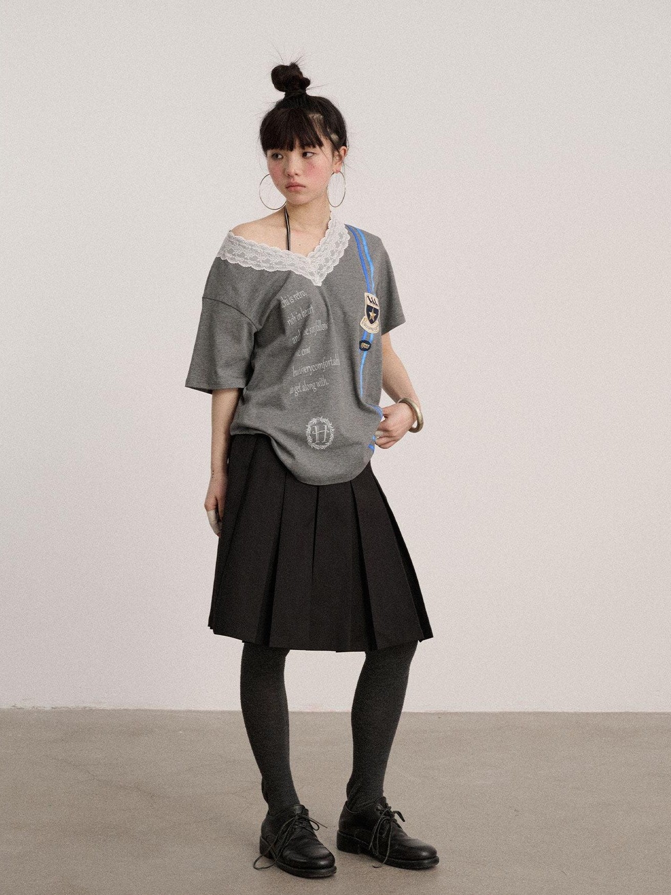 Achihara Soft Stretch Cotton V-neck Letter Print Loose Fit Office Short Sleeve T-Shirts