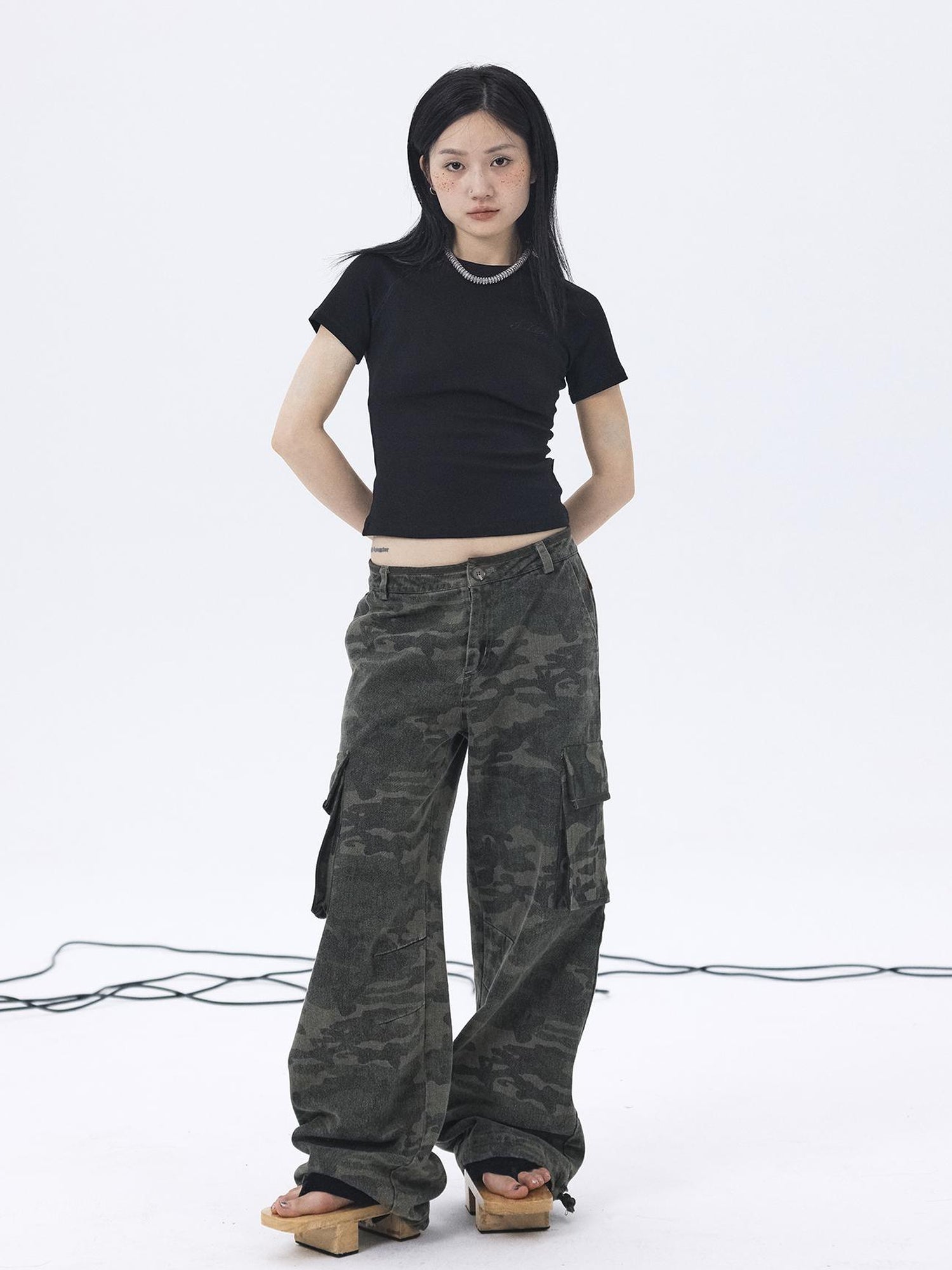 Achihara Summer Essential Slim Fit Cotton Tee