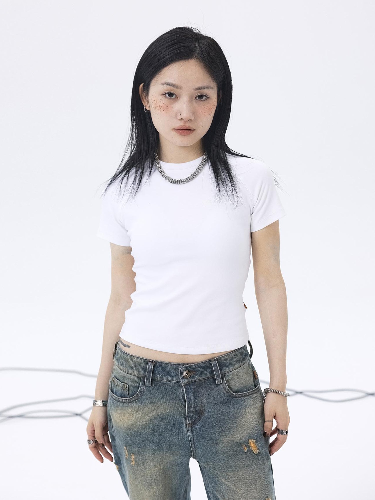 Achihara Summer Essential Slim Fit Cotton Tee
