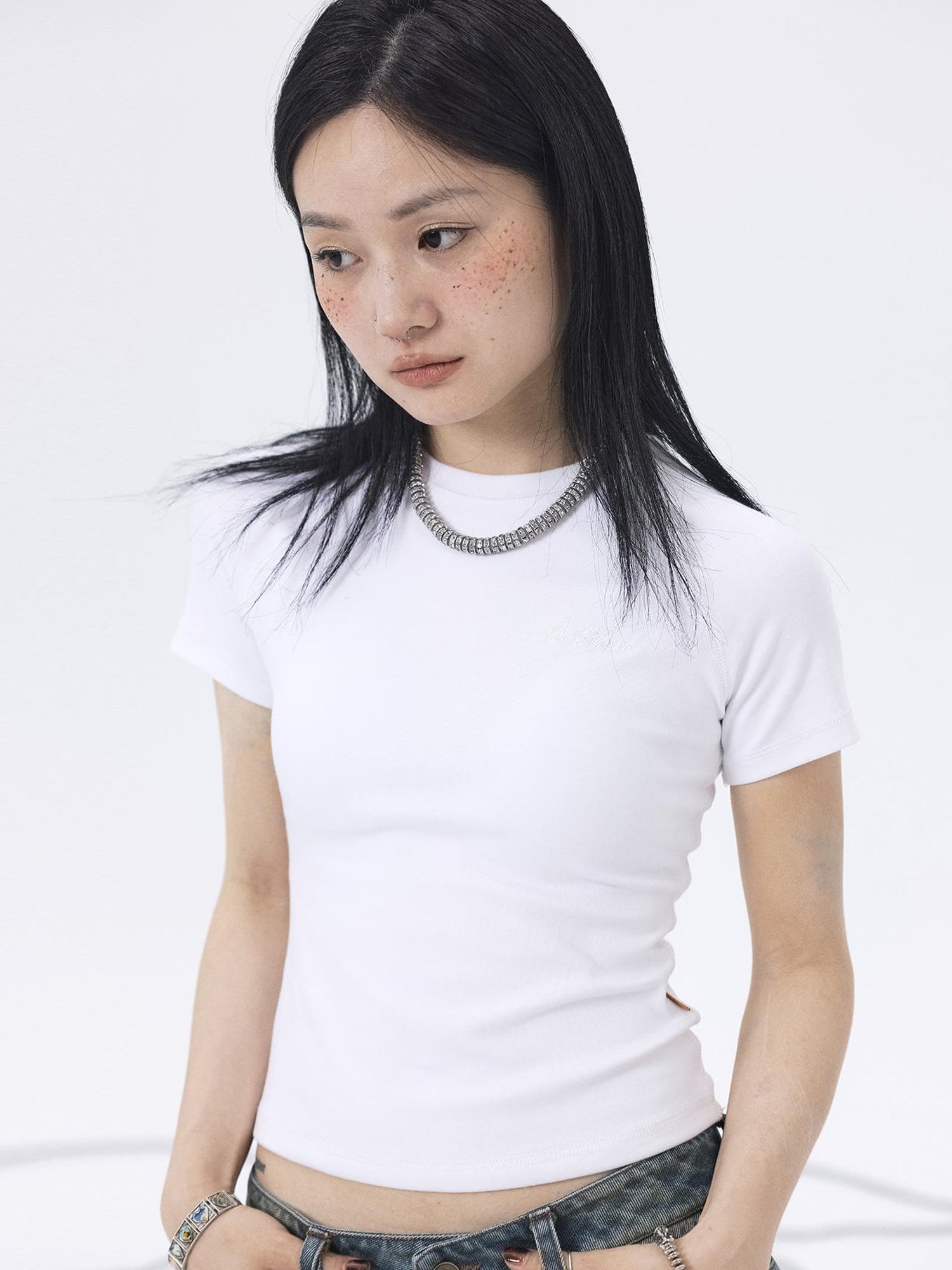 Achihara Summer Essential Slim Fit Cotton Tee
