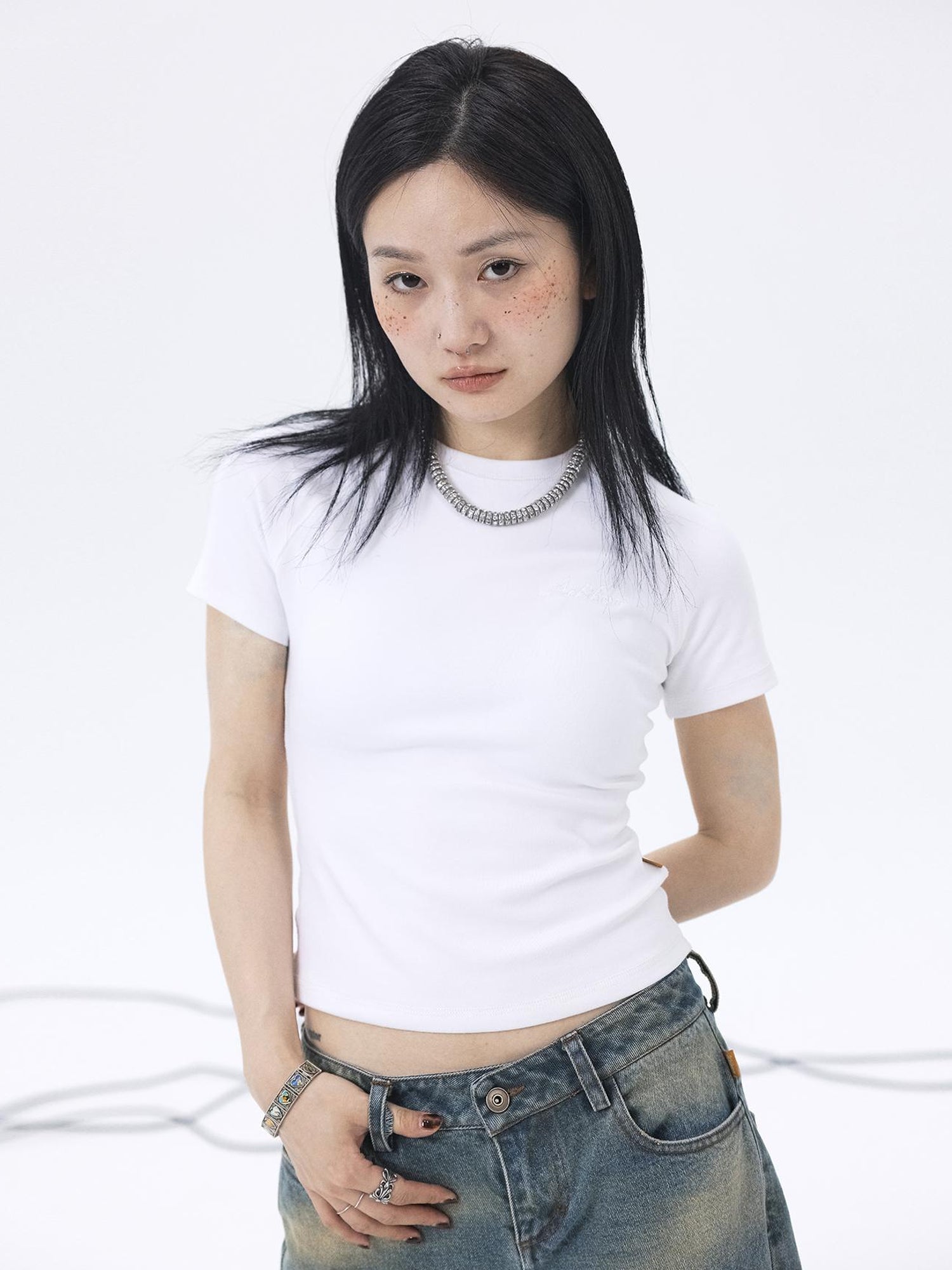 Achihara Summer Essential Slim Fit Cotton Tee