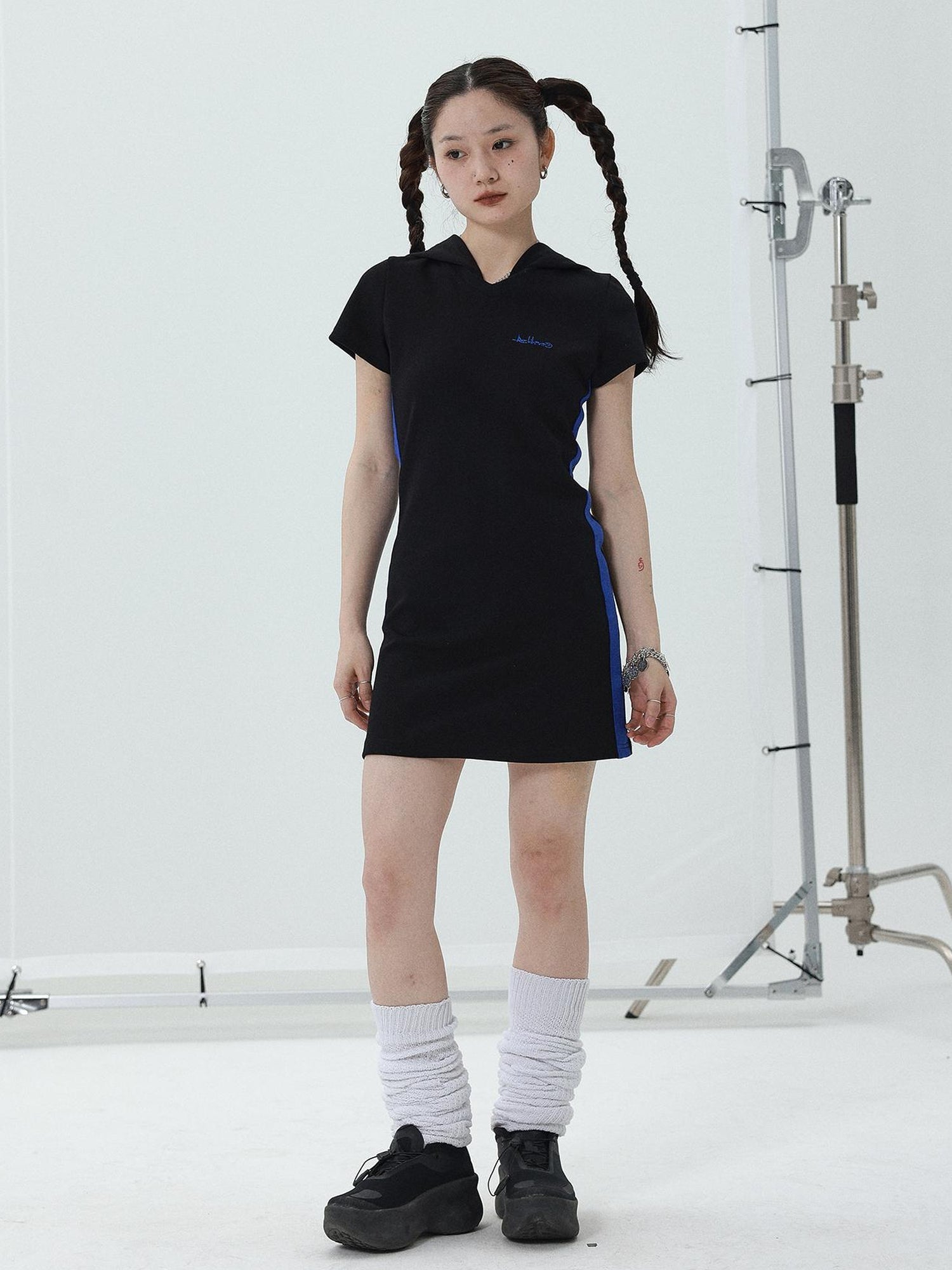 Achihara T-shirt Dress with Hood V-neck Slim Fit Black