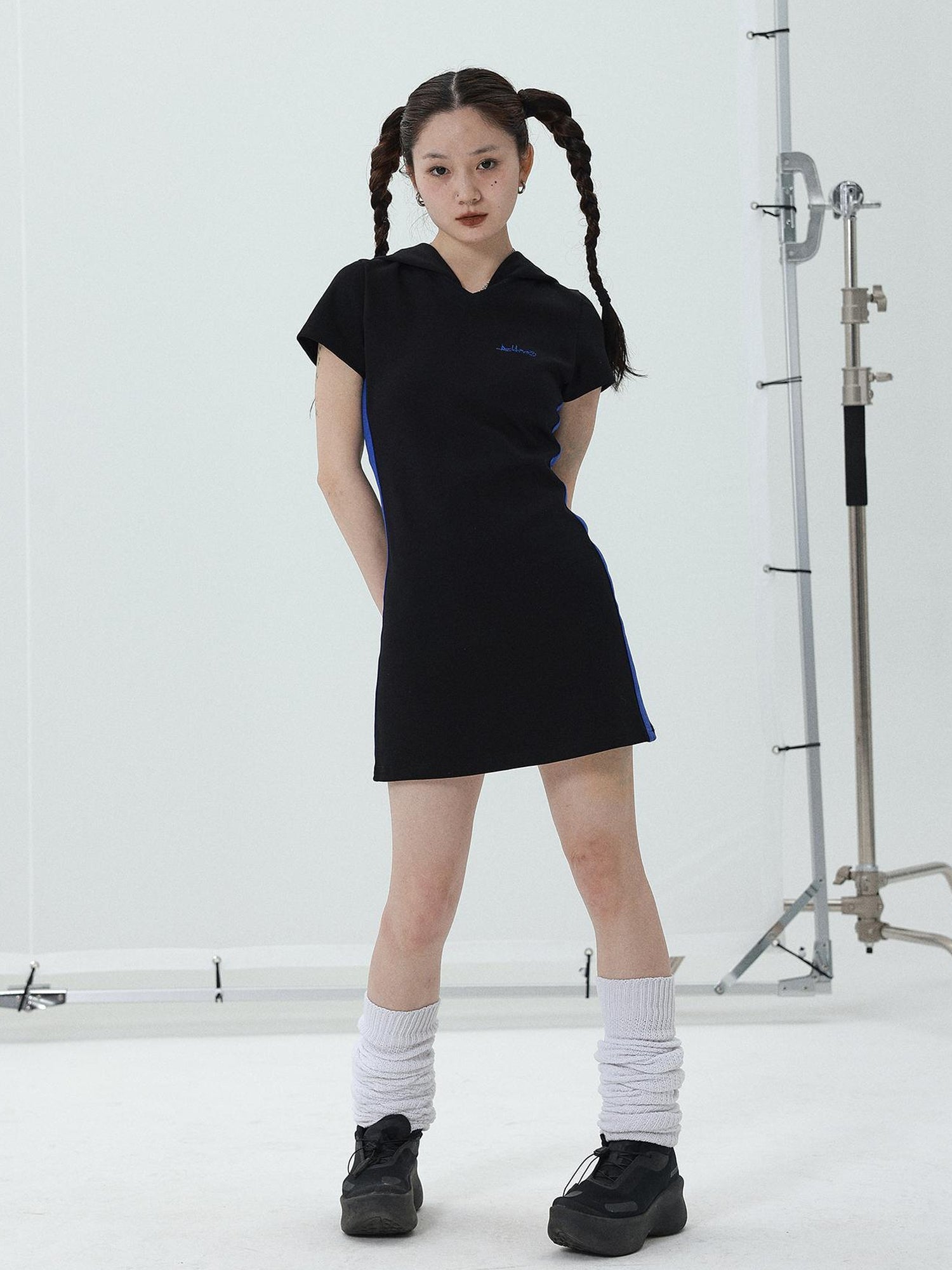 Achihara T-shirt Dress with Hood V-neck Slim Fit Black