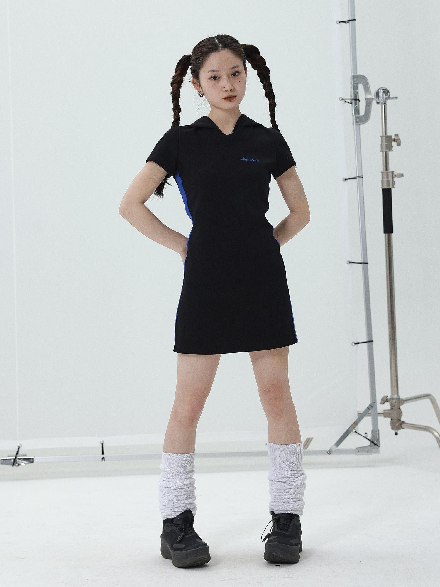 Achihara T-shirt Dress with Hood V-neck Slim Fit Black