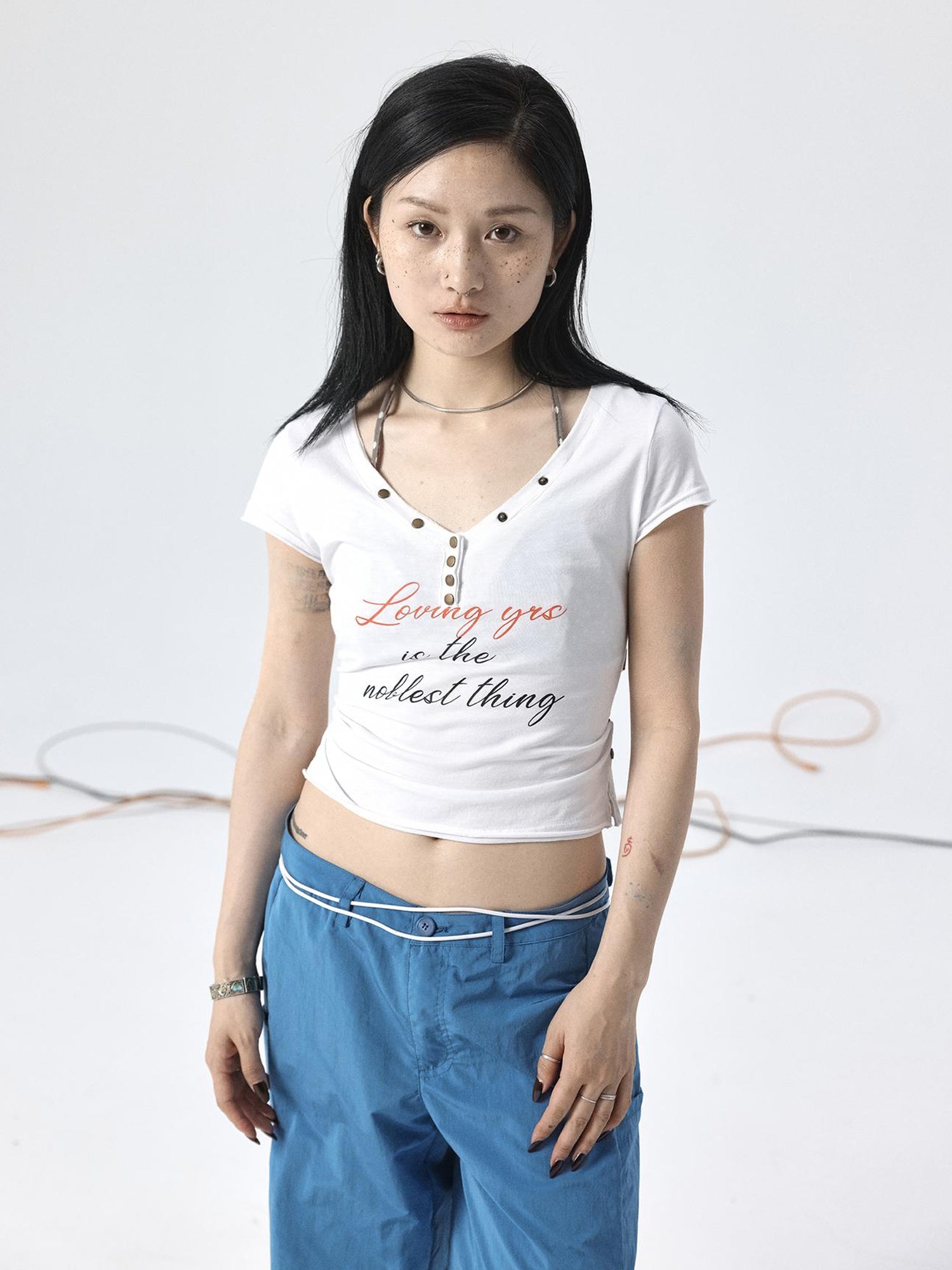 Achihara V-Neck Adjustable Lazy Tee With Noble Print