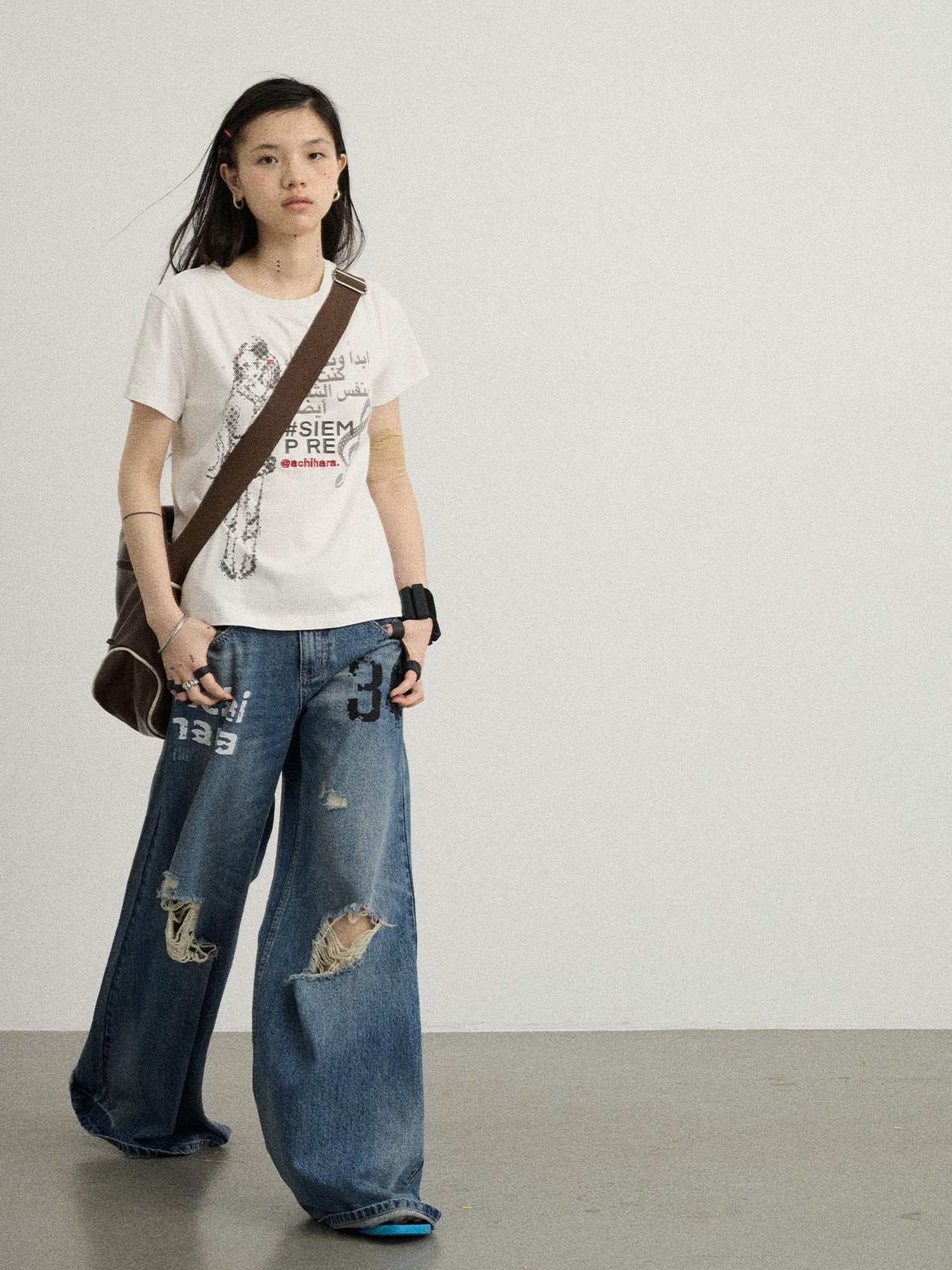 Achihara Vintage Washed Wide Leg Jeans With Distressed Details