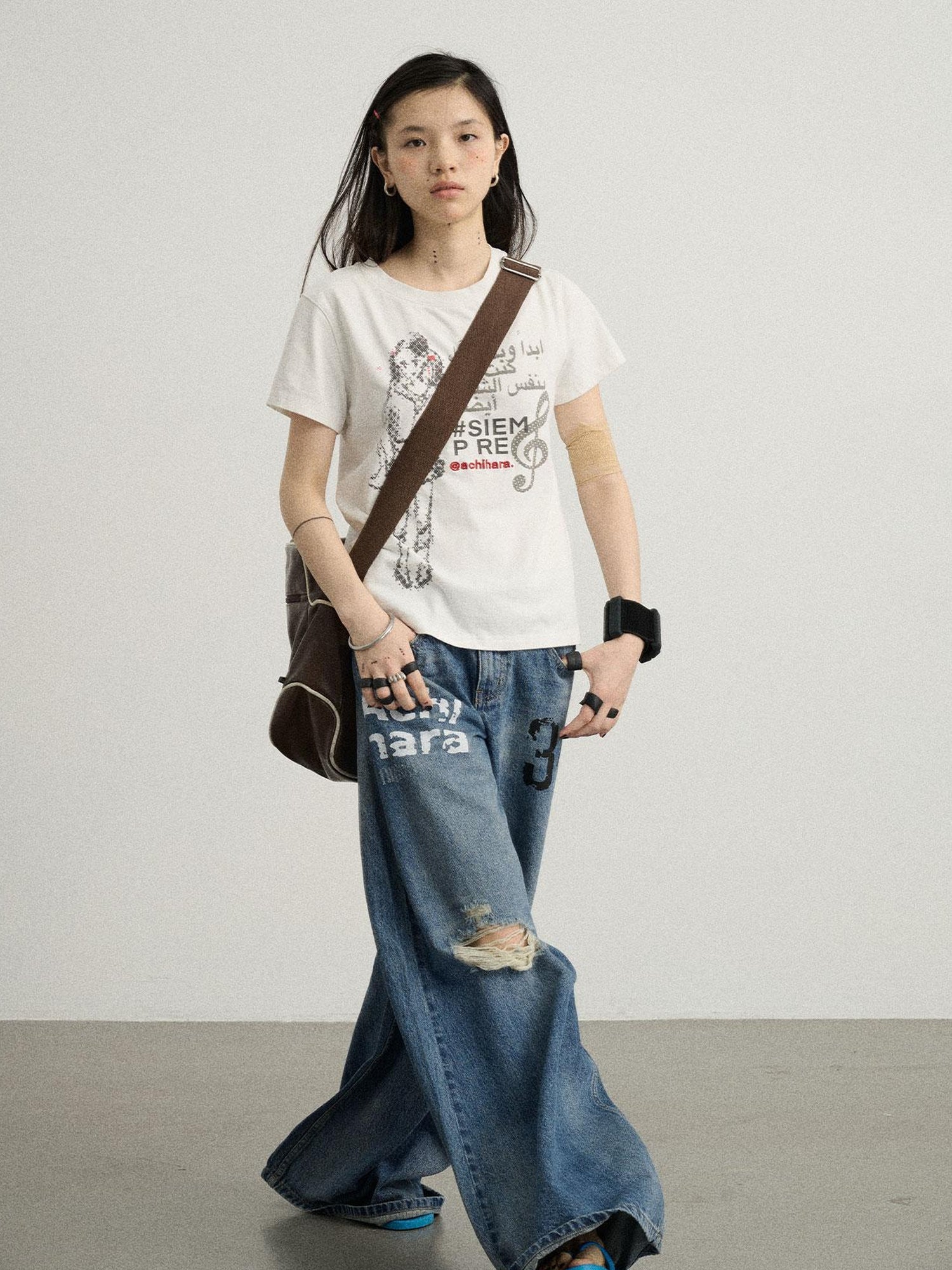 Achihara Vintage Washed Wide Leg Jeans With Distressed Details