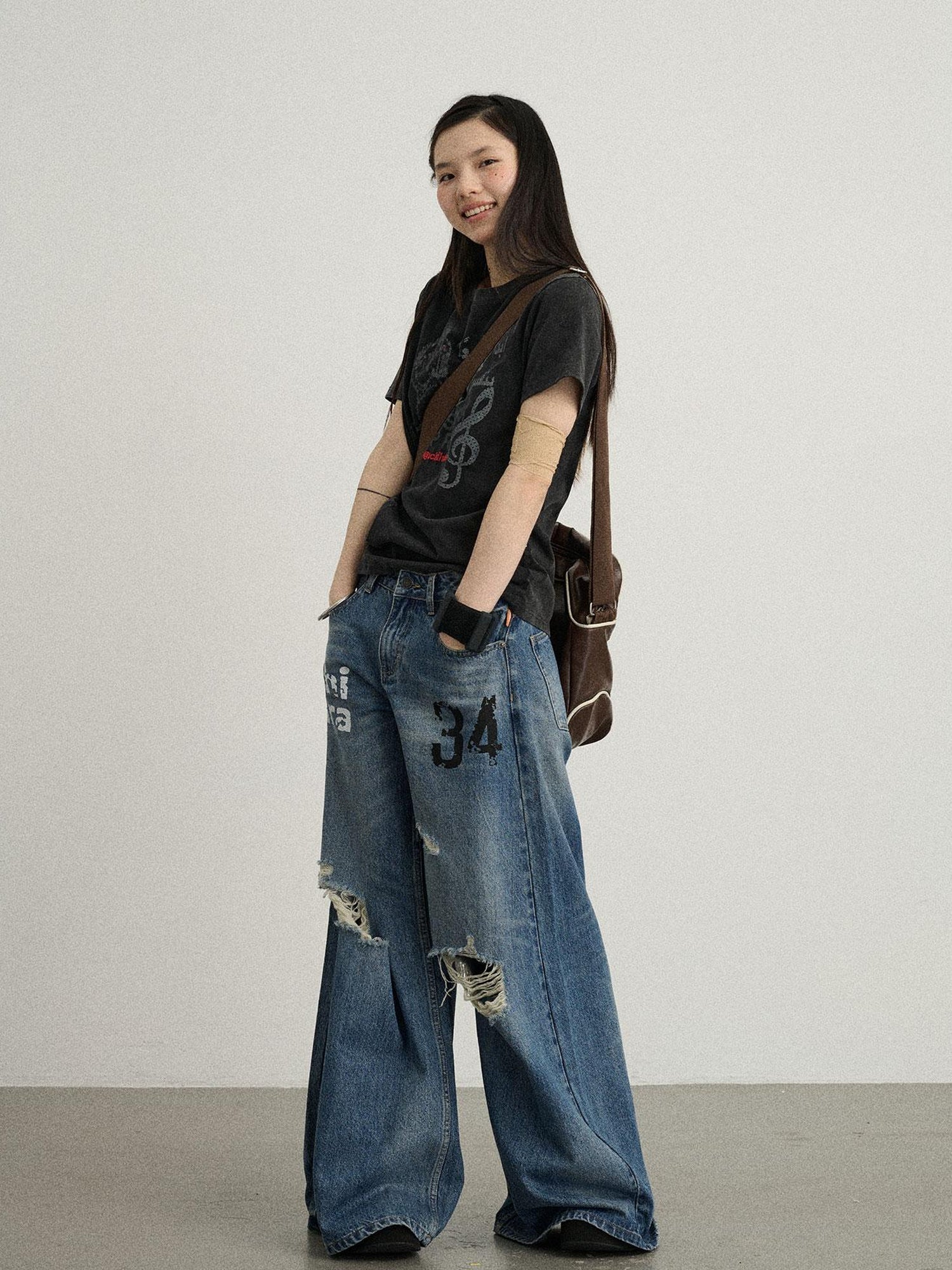 Achihara Vintage Washed Wide Leg Jeans With Distressed Details