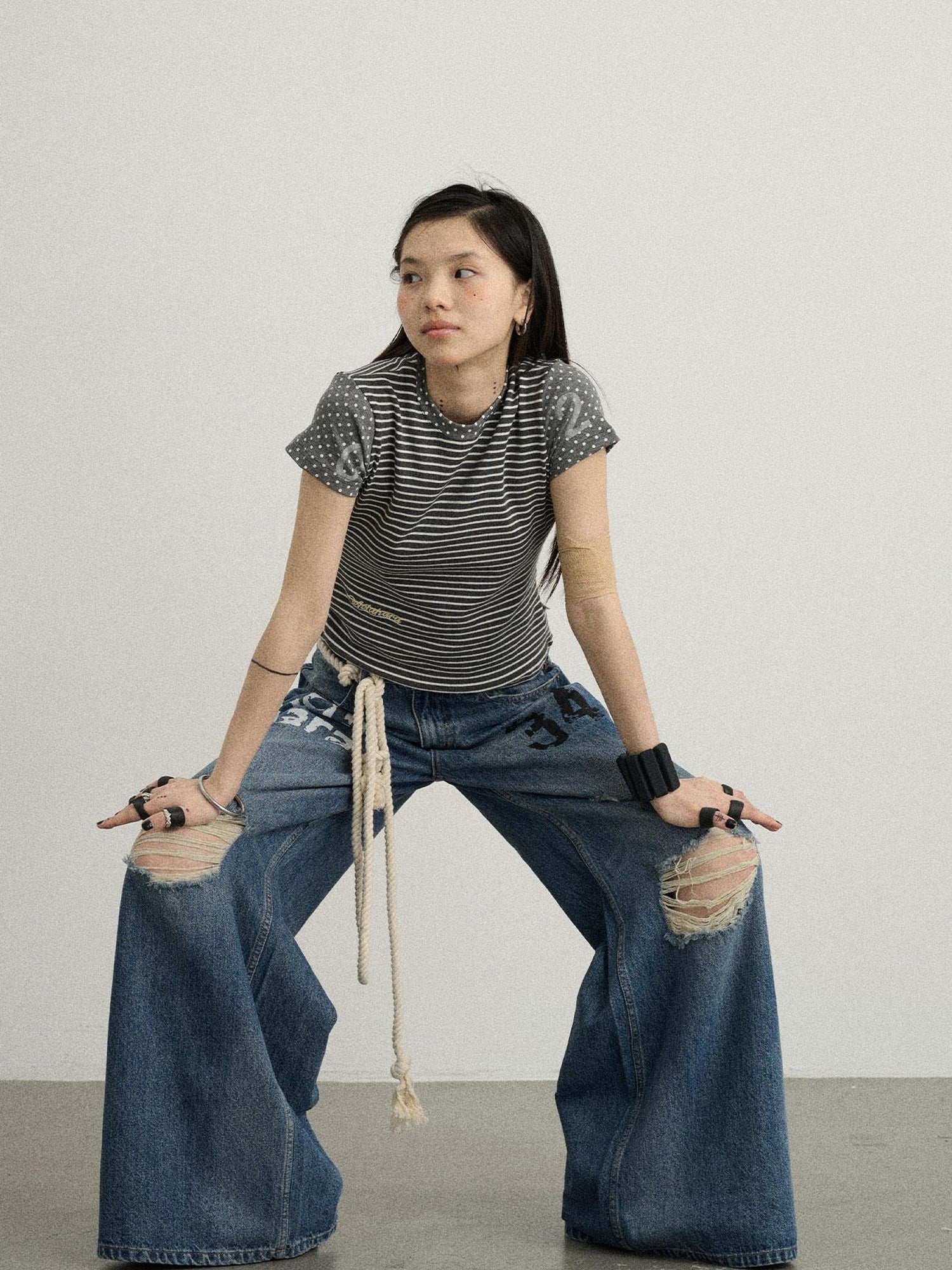 Achihara Vintage Washed Wide Leg Jeans With Distressed Details