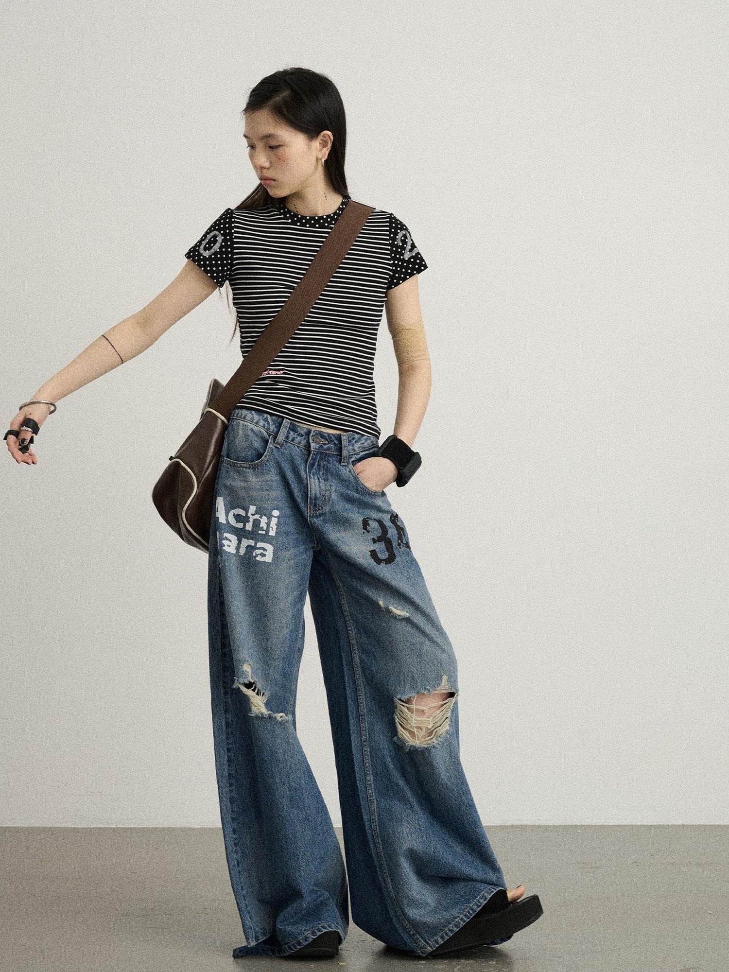Achihara Vintage Washed Wide Leg Jeans With Distressed Details