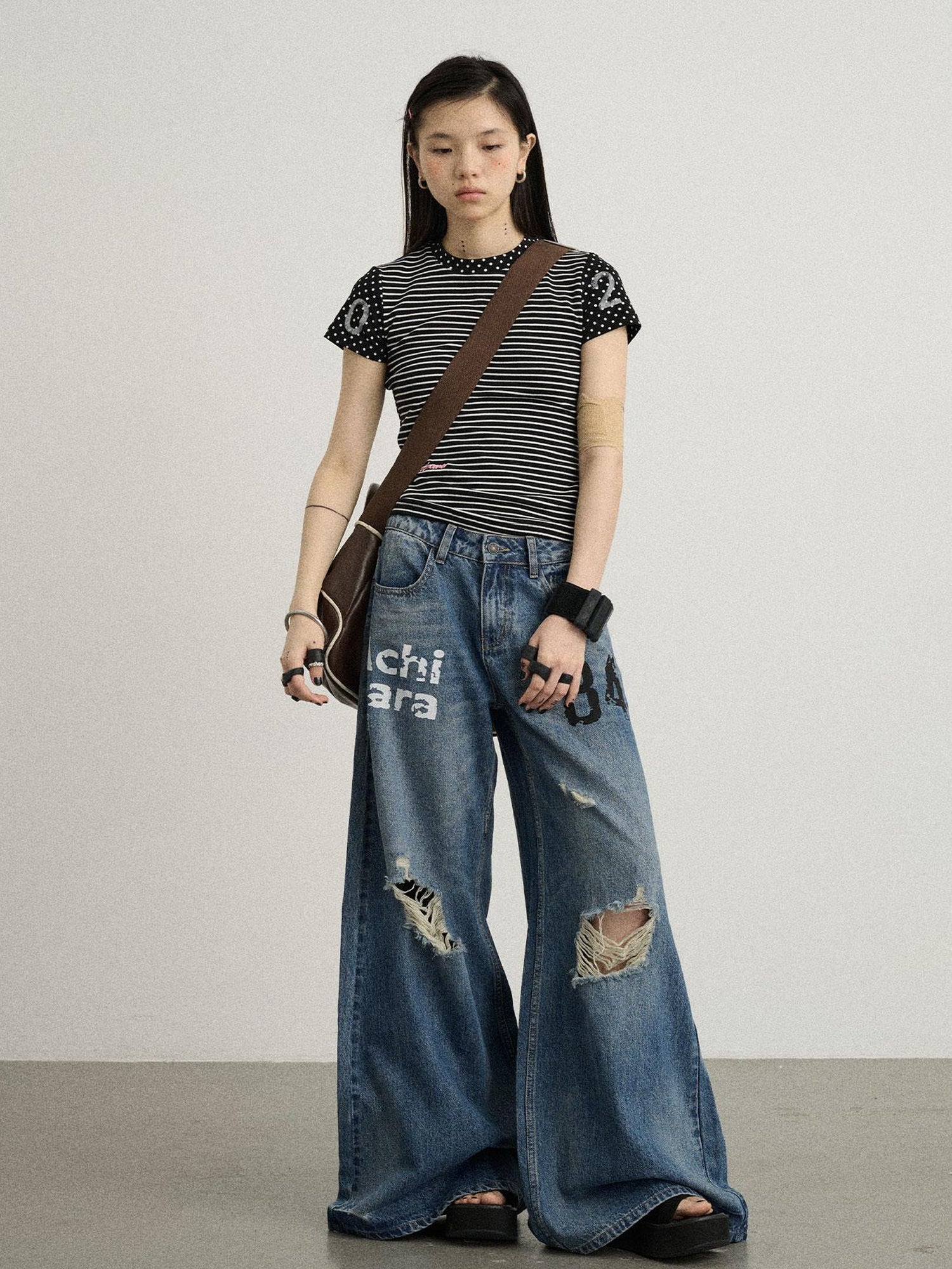 Achihara Vintage Washed Wide Leg Jeans With Distressed Details