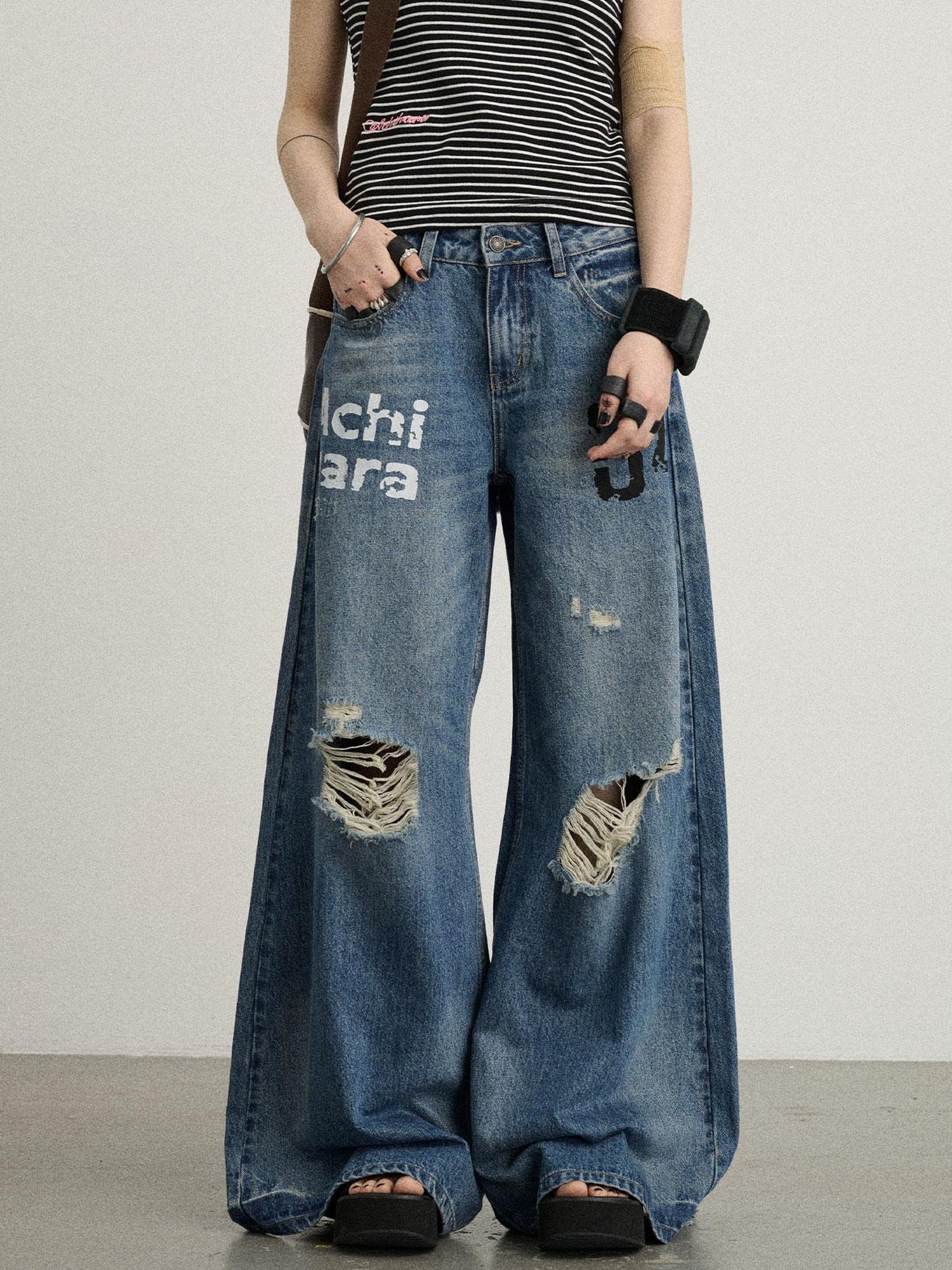 Achihara Vintage Washed Wide Leg Jeans With Distressed Details