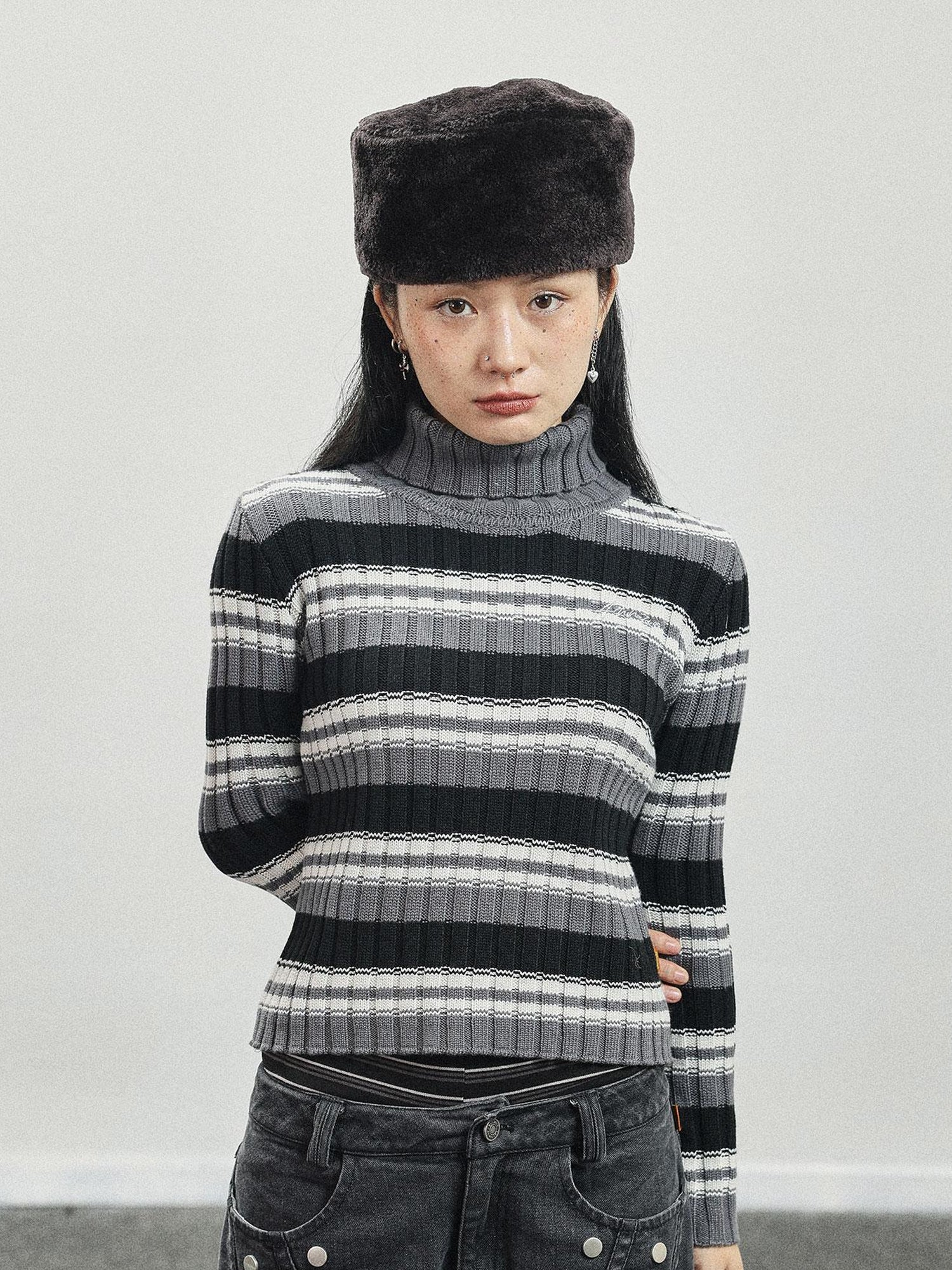 Achihara Women Striped Knit Sweater Short Sleeve Round Neck Slim Fit Top