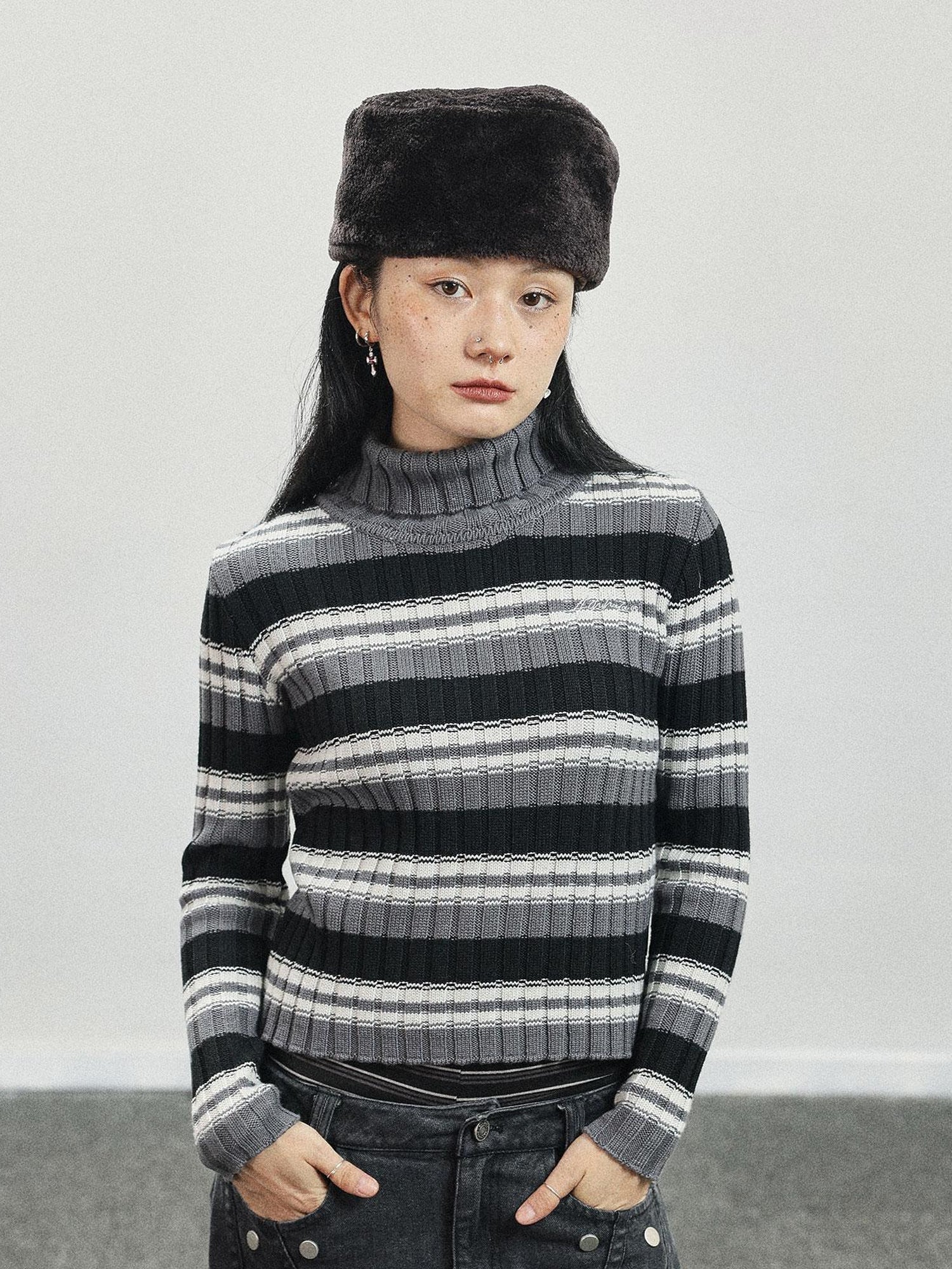 Achihara Women Striped Knit Sweater Short Sleeve Round Neck Slim Fit Top