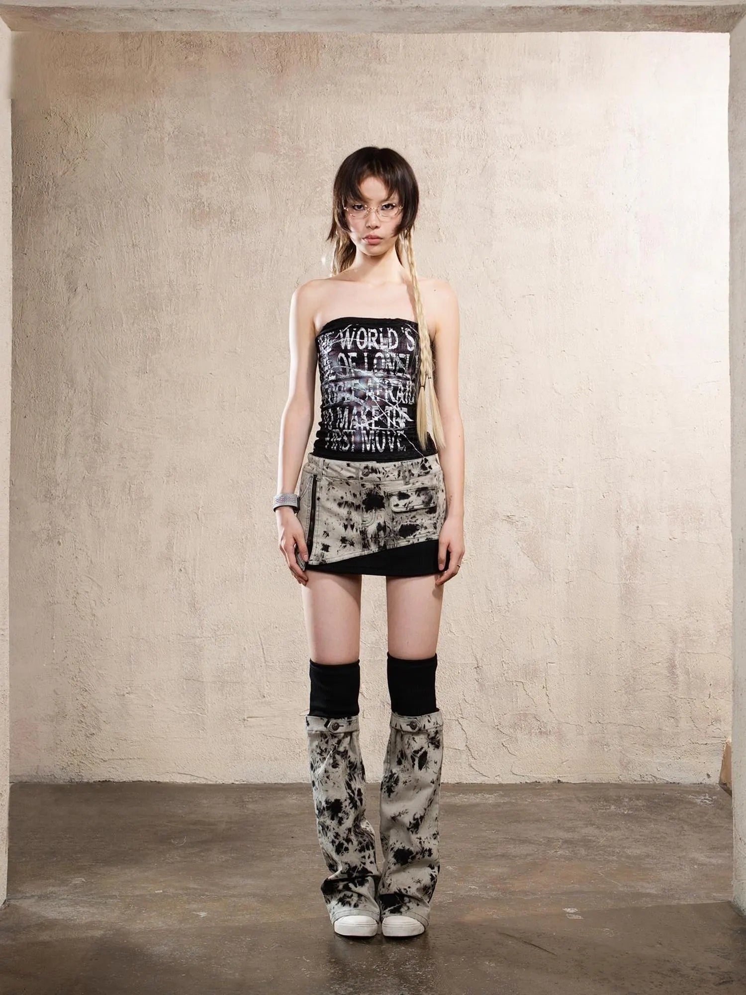 Ancient Bronze Print Tube Top Punk Shibuya Woman