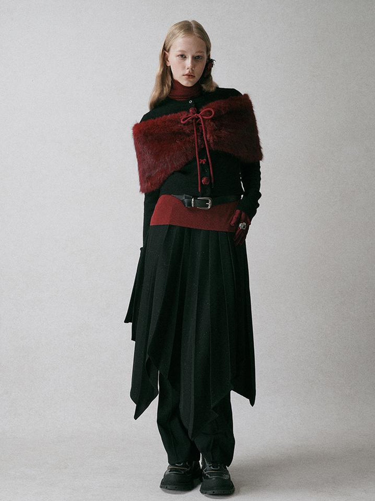 AnnoMundi Adjustable One Shoulder Faux Fur Shawl In Red