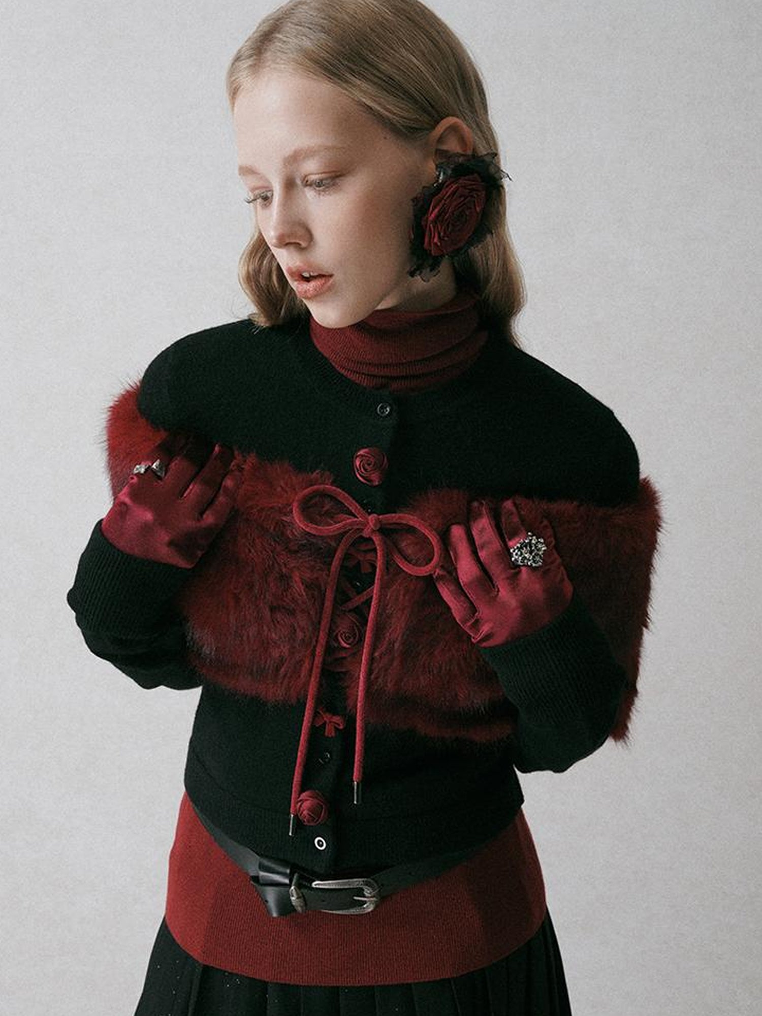 AnnoMundi Adjustable One Shoulder Faux Fur Shawl In Red
