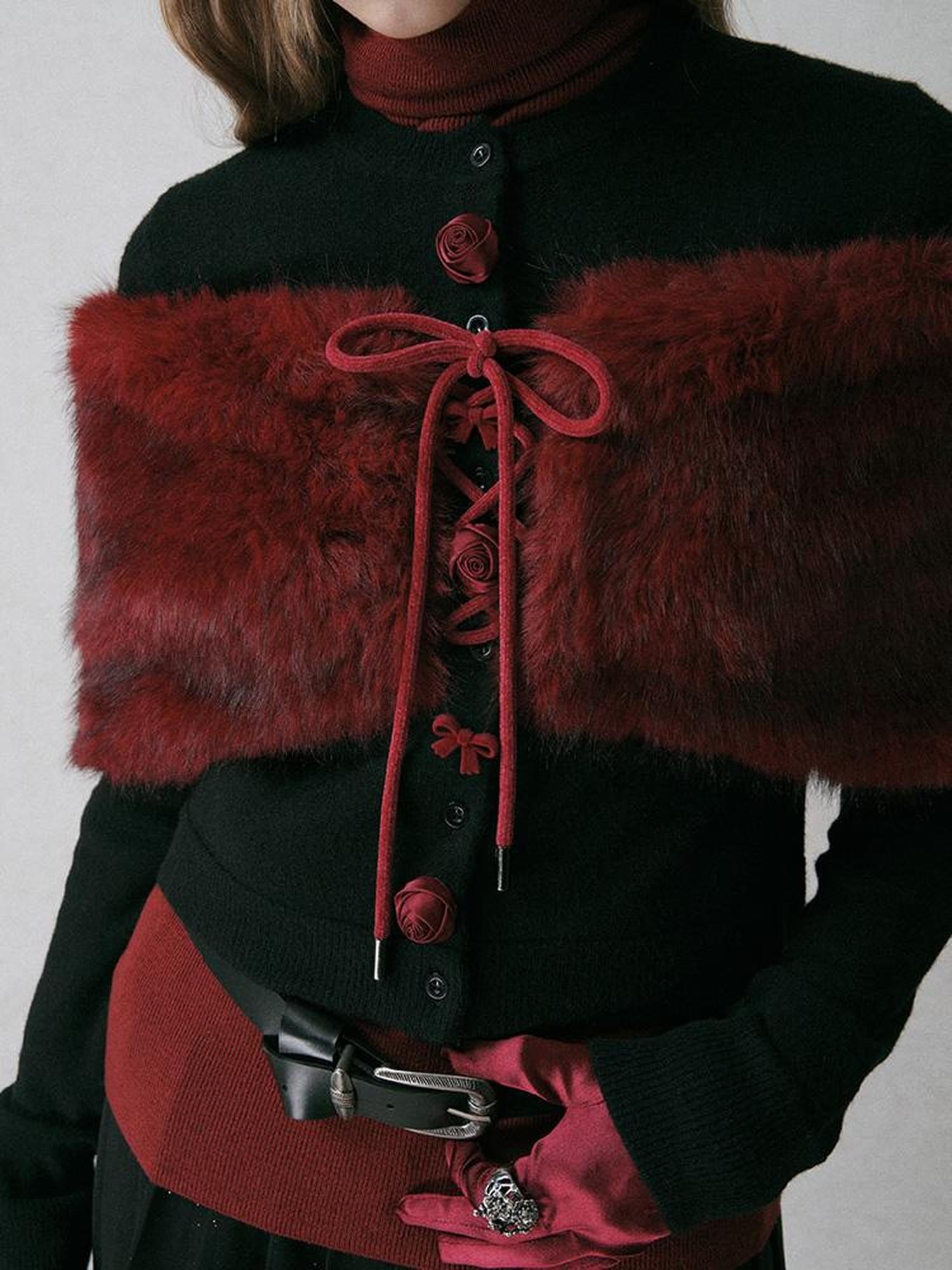 AnnoMundi Adjustable One Shoulder Faux Fur Shawl In Red