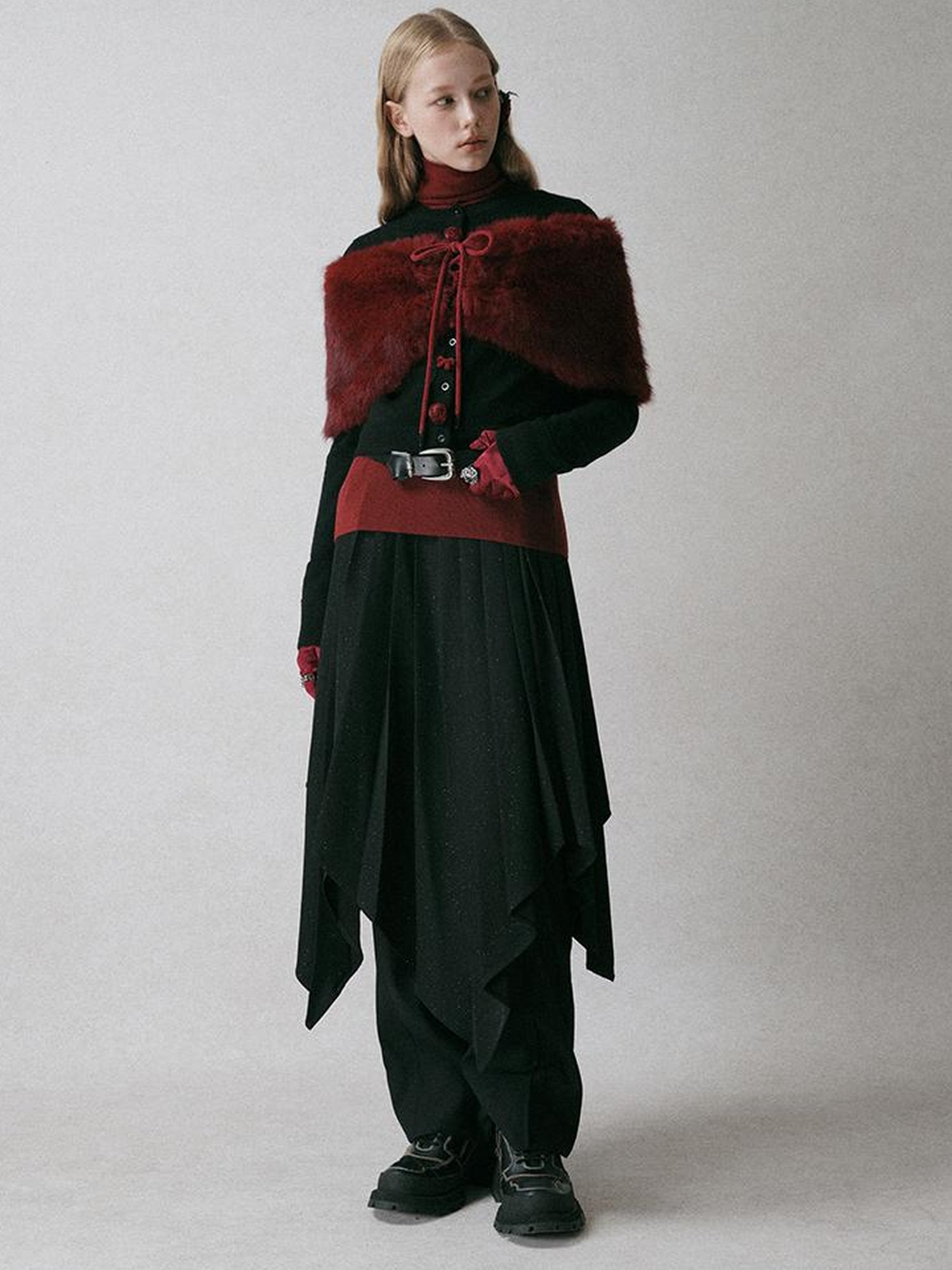 AnnoMundi Adjustable One Shoulder Faux Fur Shawl In Red