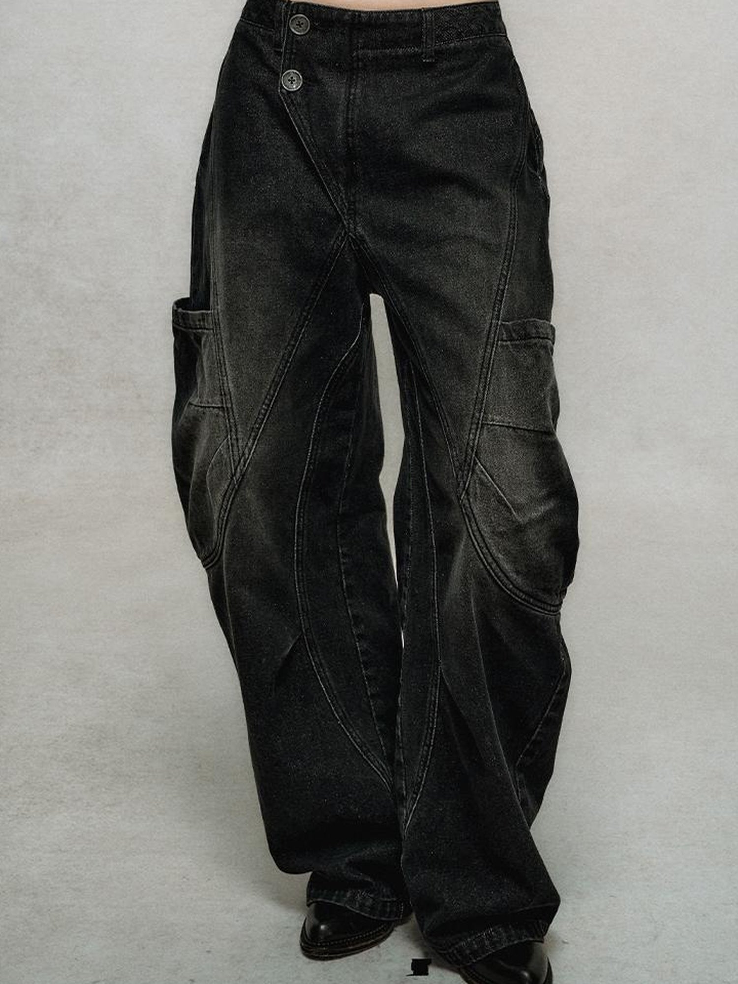 AnnoMundi Asymmetric Plaquet Cargo Wide Leg Jeans