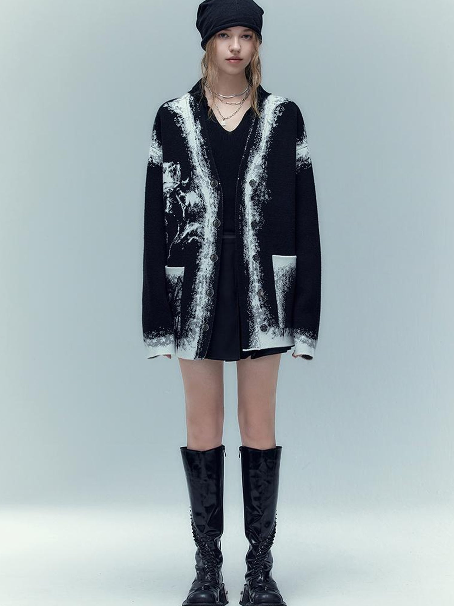 AnnoMundi Black And White Rose Jacquard V-Neck Knit Cardigan